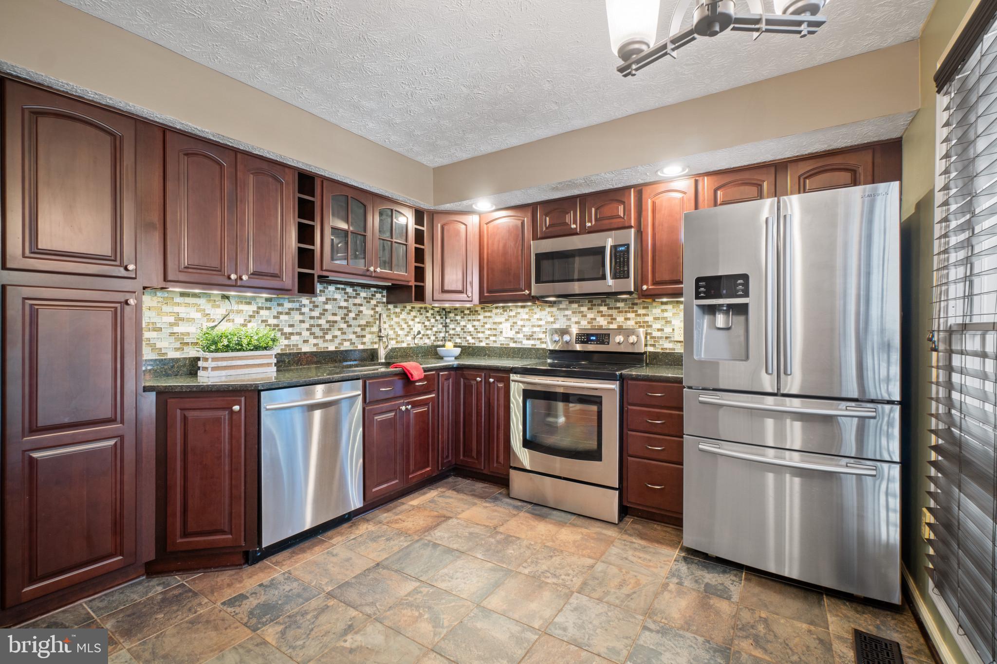 SEVEN OAKS - Residential