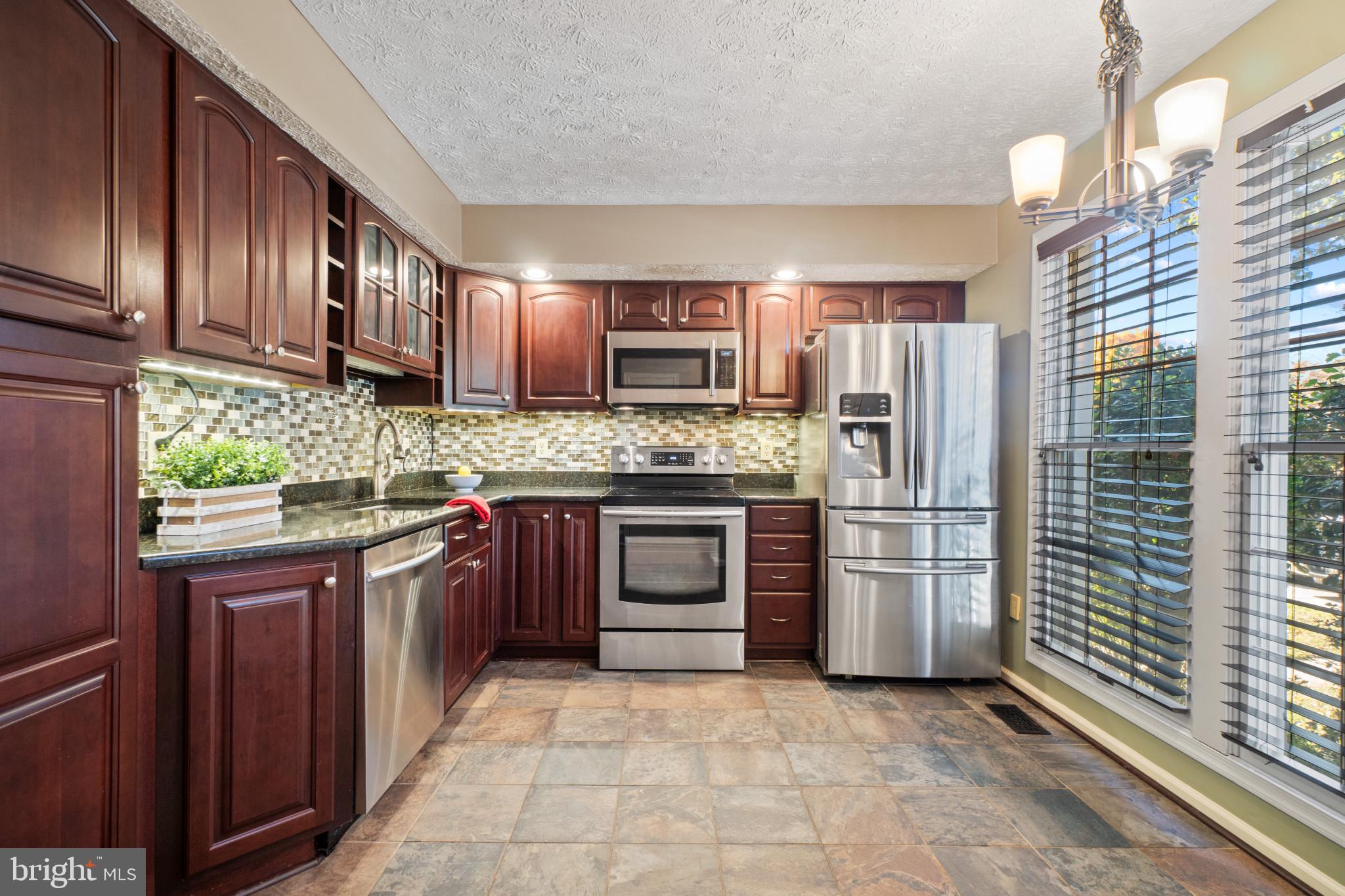 SEVEN OAKS - Residential