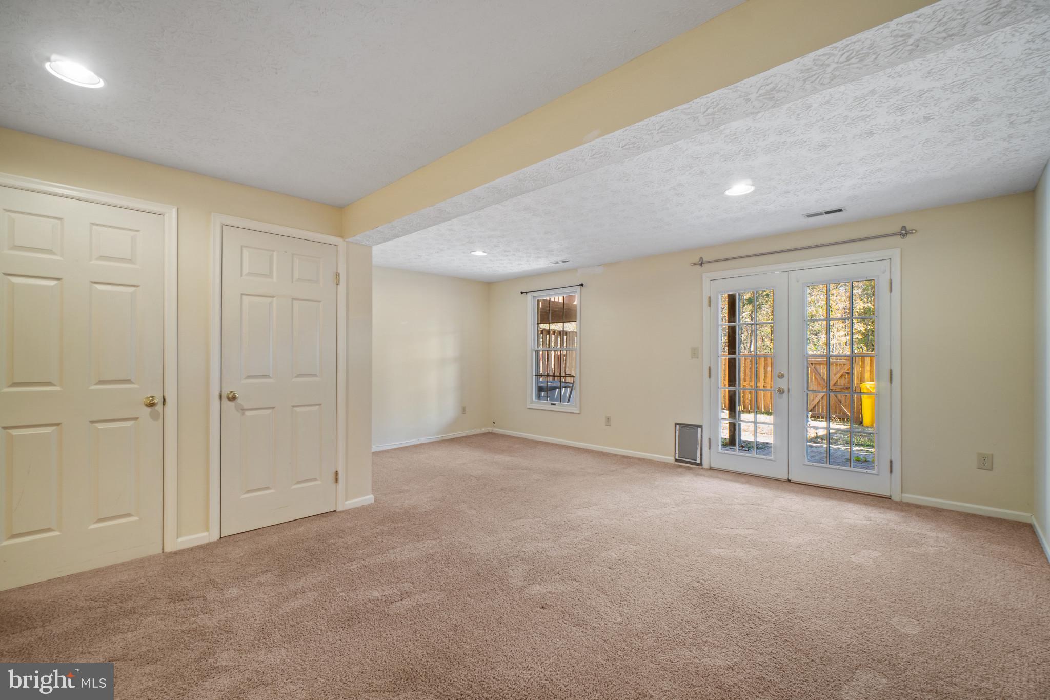 SEVEN OAKS - Residential