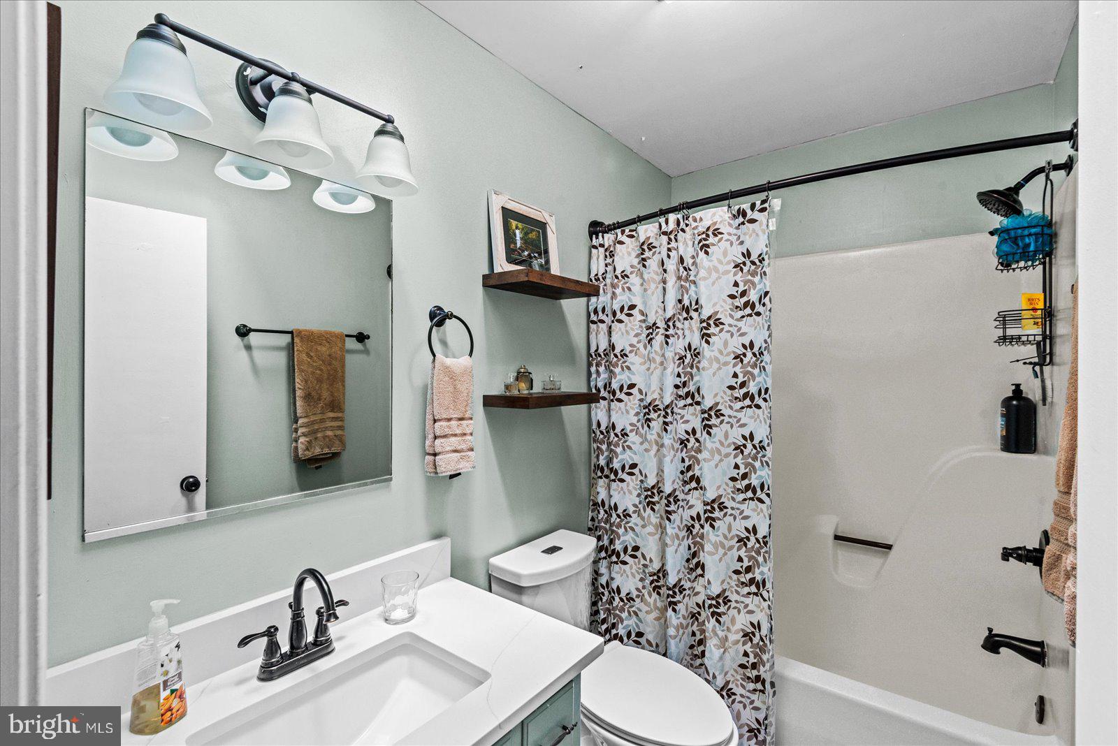 LAKE OF THE WOODS - Residential Lease