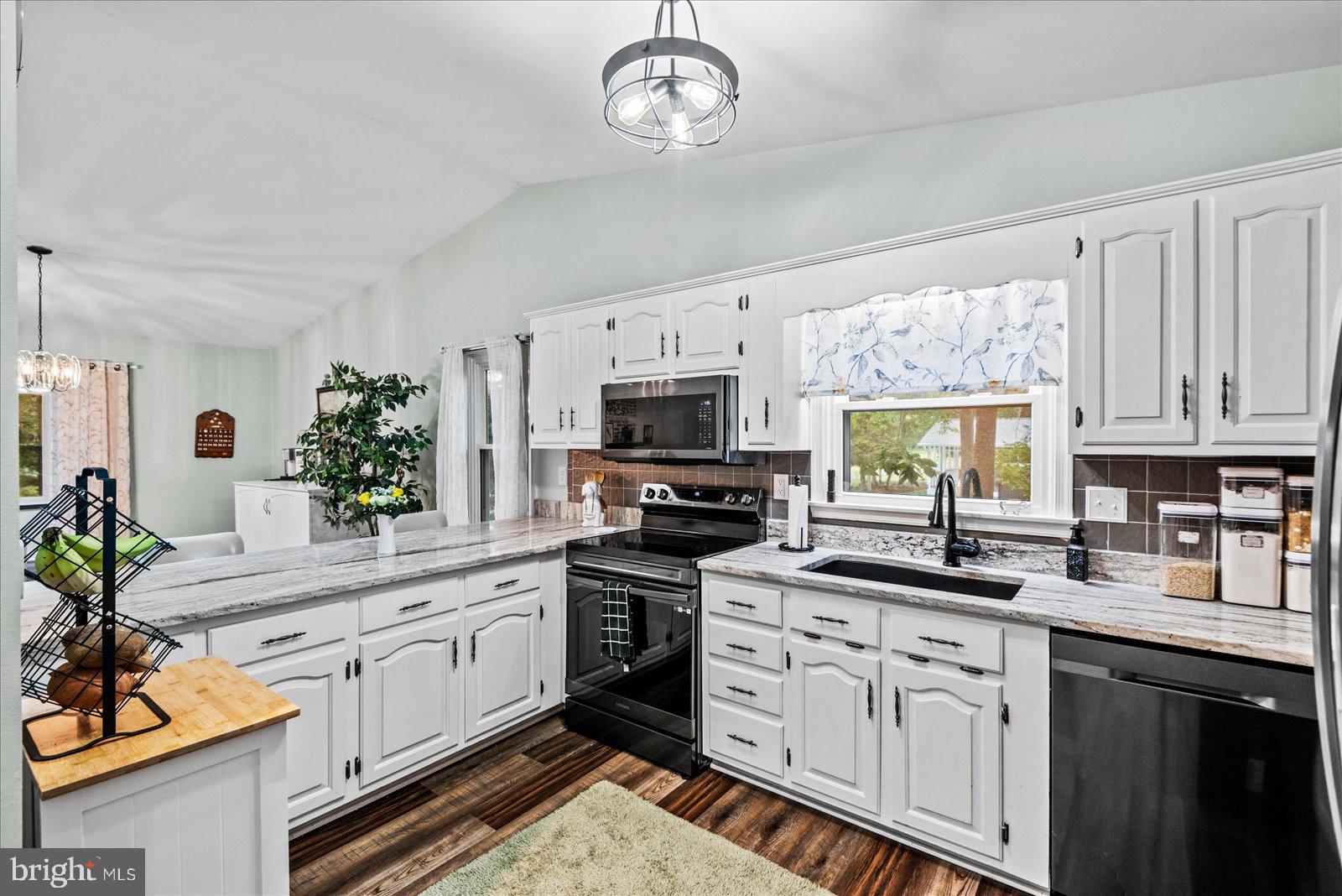 LAKE OF THE WOODS - Residential Lease