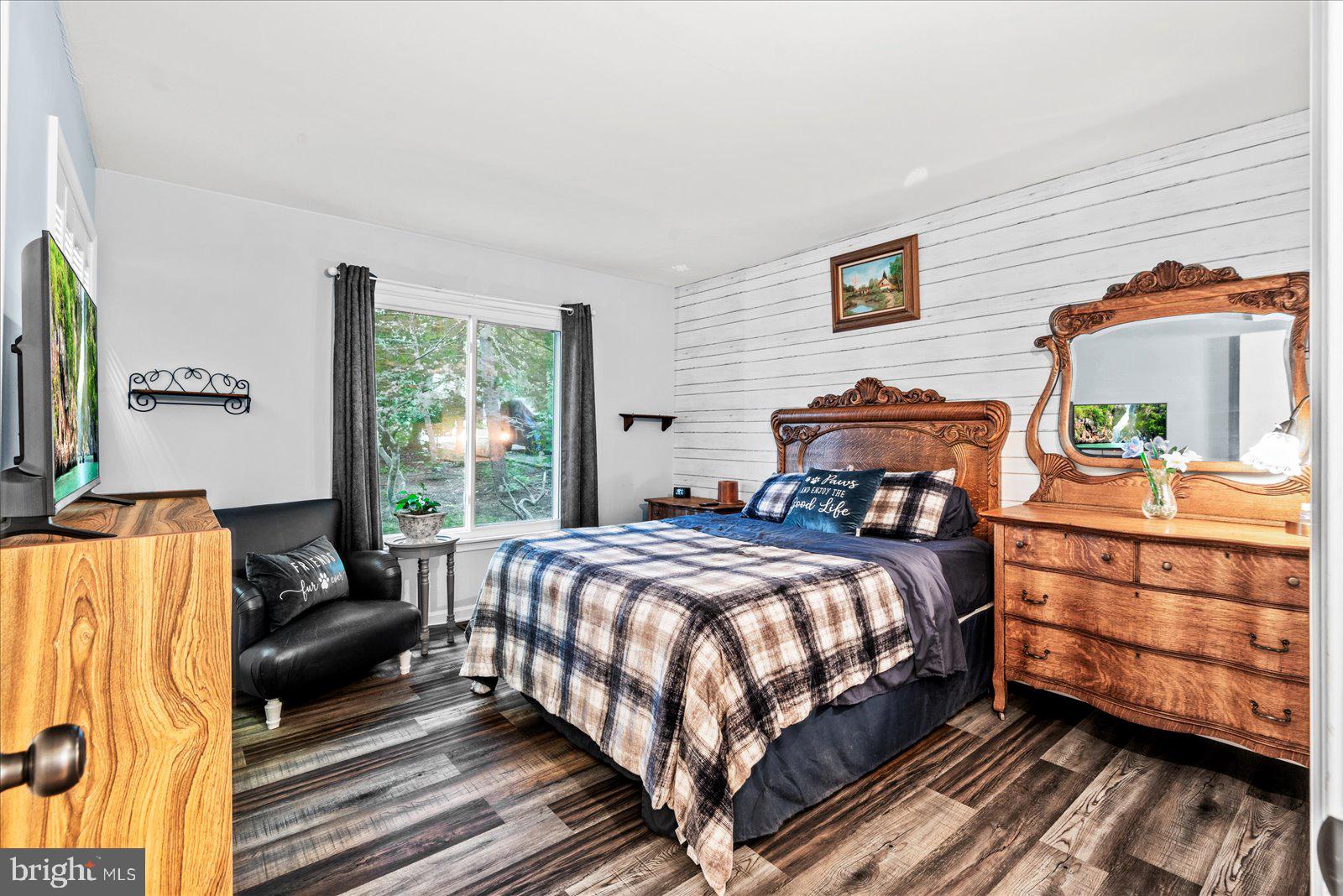 LAKE OF THE WOODS - Residential Lease