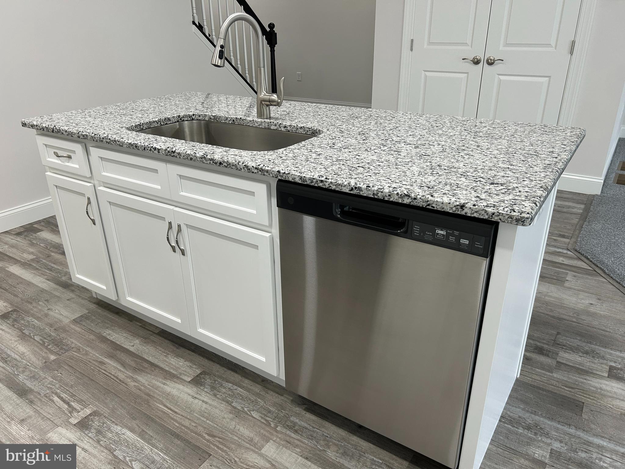 WOODLAND HILLS - Residential