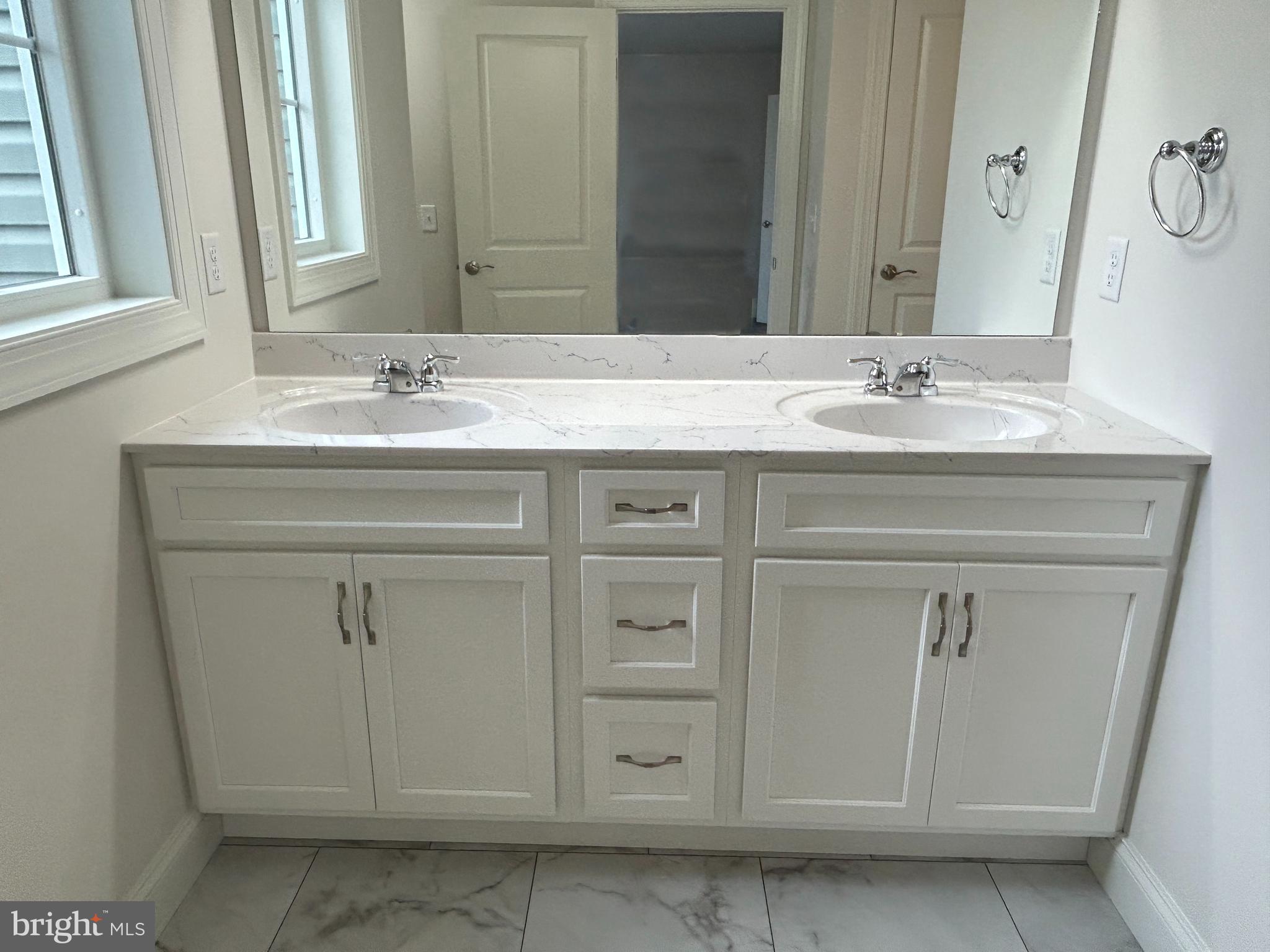 WOODLAND HILLS - Residential