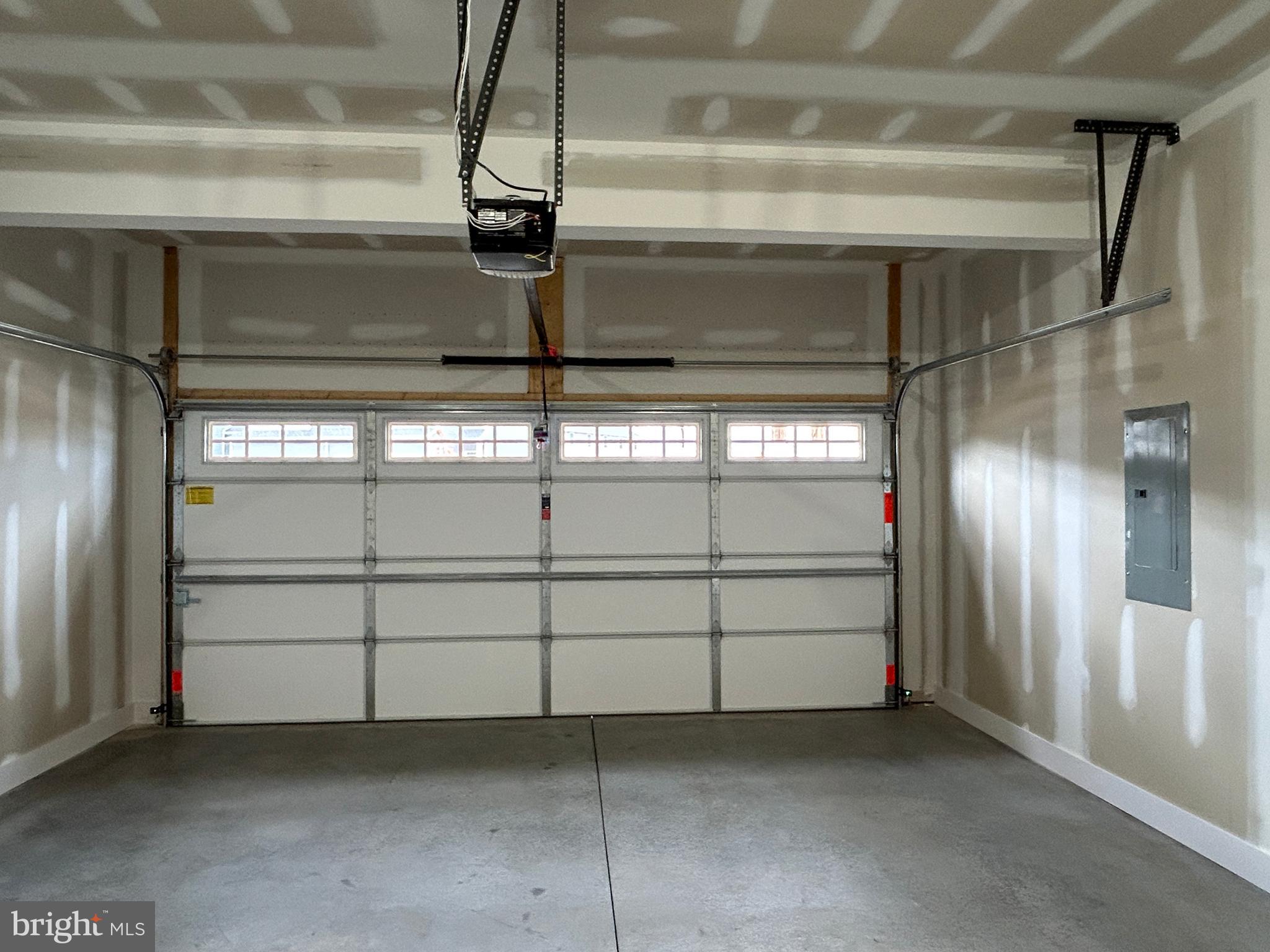 WOODLAND HILLS - Residential