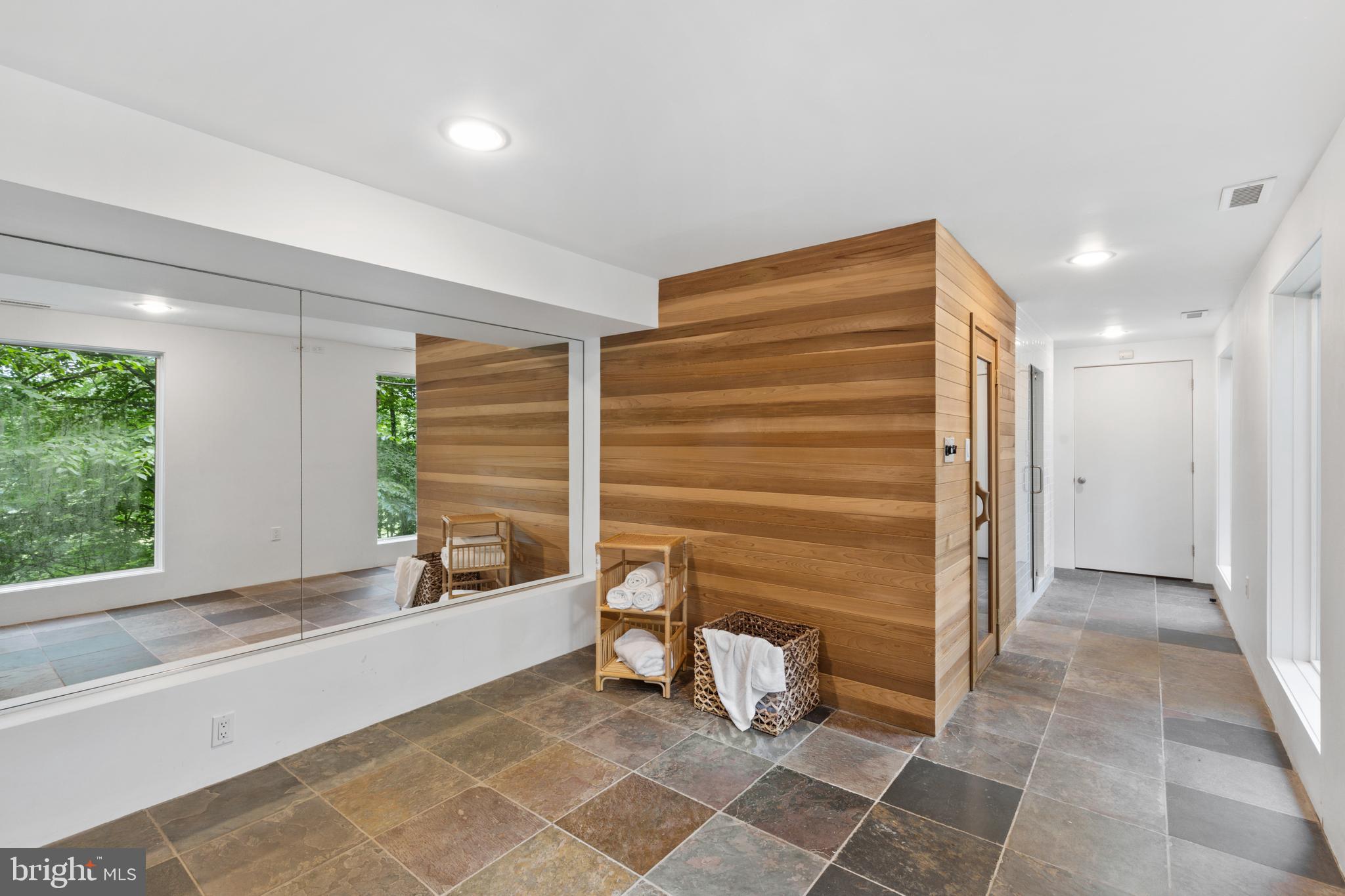 GARDEN VIEW - Residential