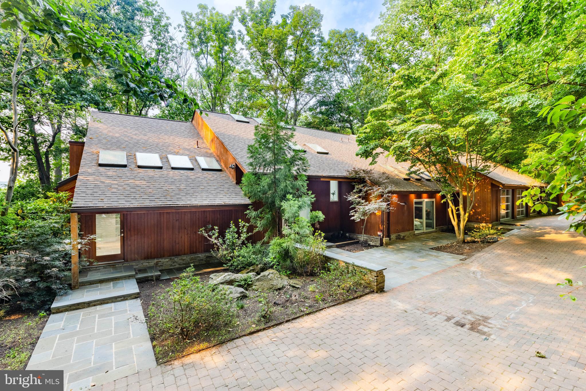 GARDEN VIEW - Residential