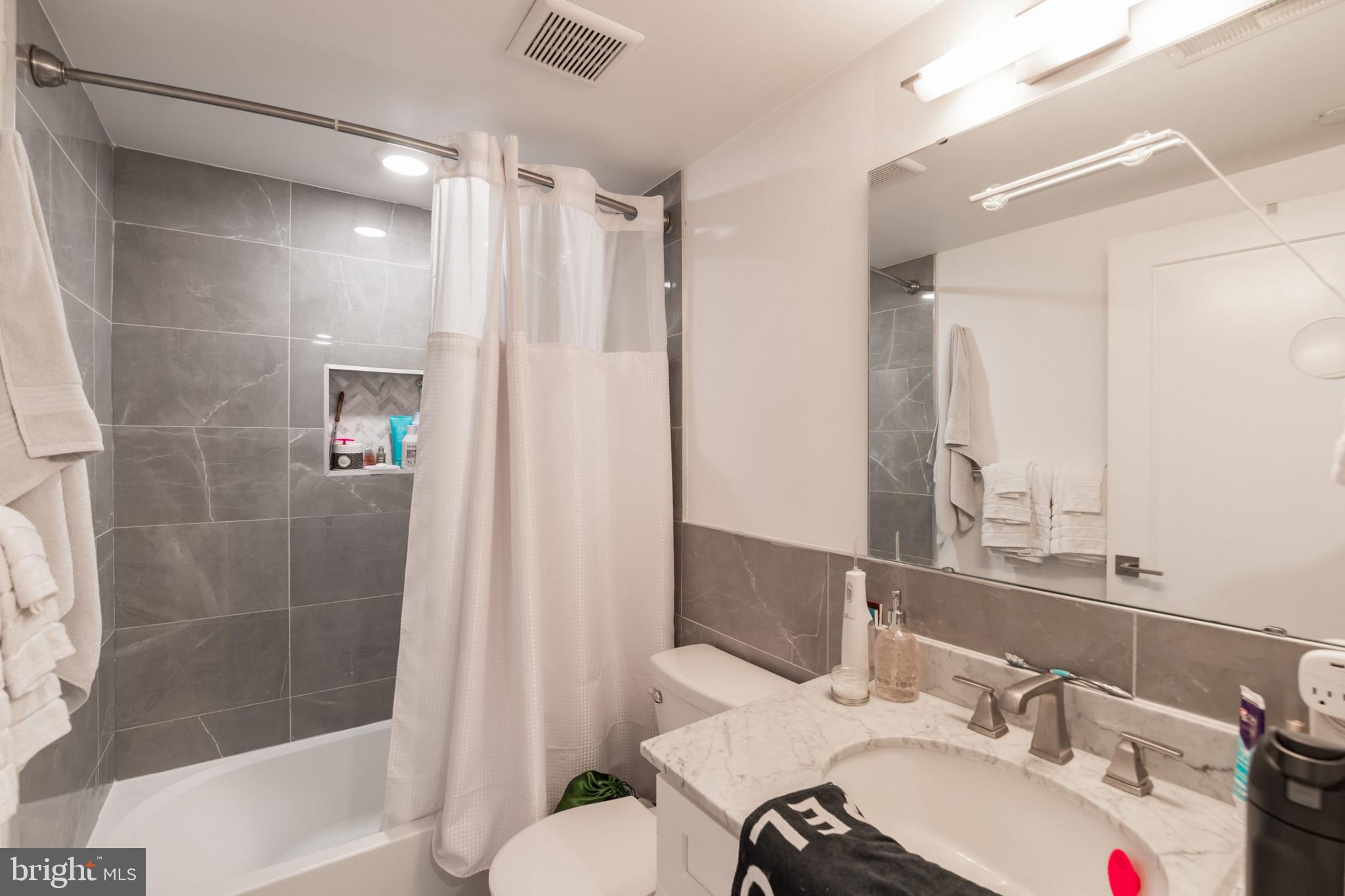 FAIRMOUNT - Residential Lease