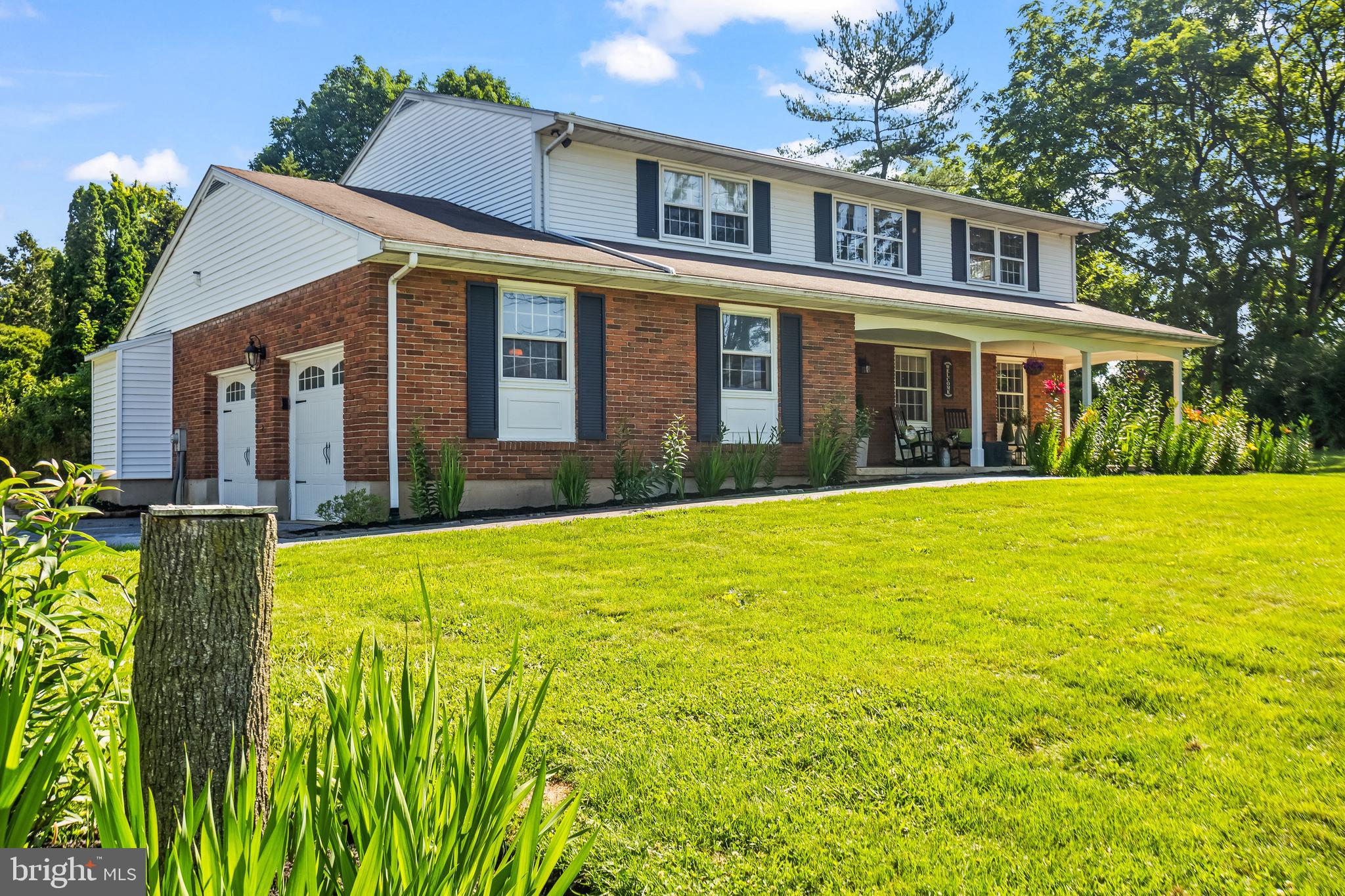 24 STONELEIGH DRIVE