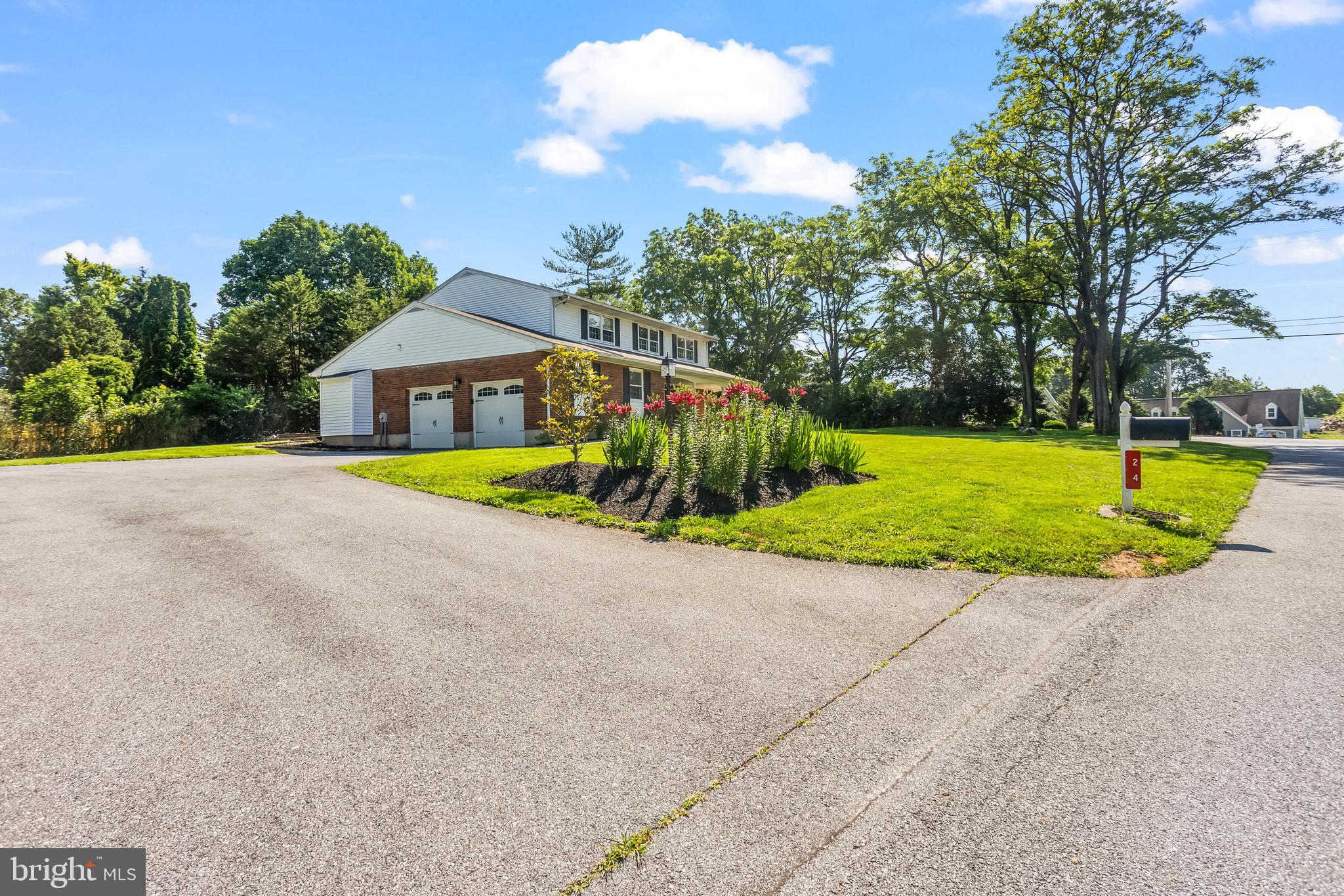 24 STONELEIGH DRIVE