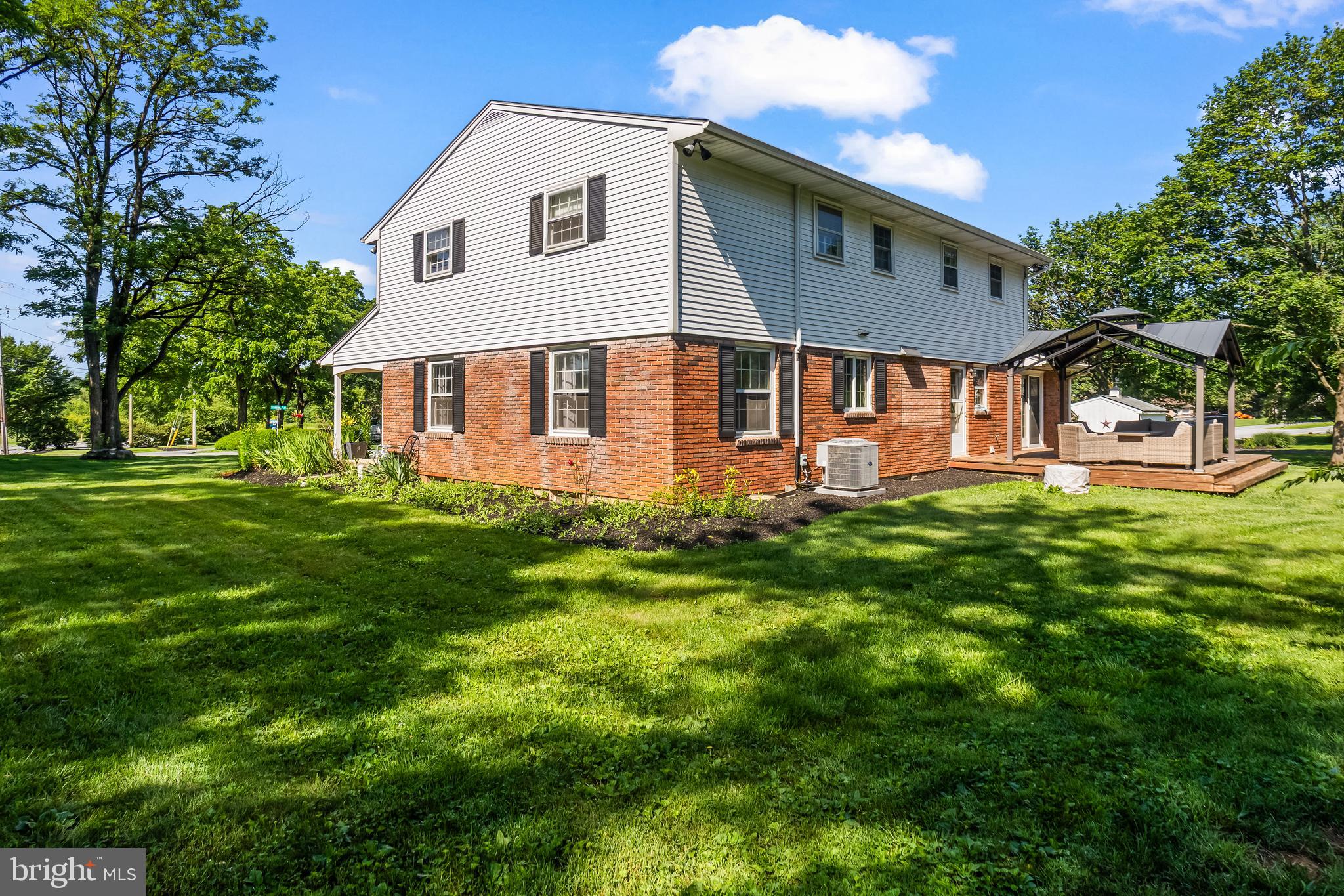 24 STONELEIGH DRIVE