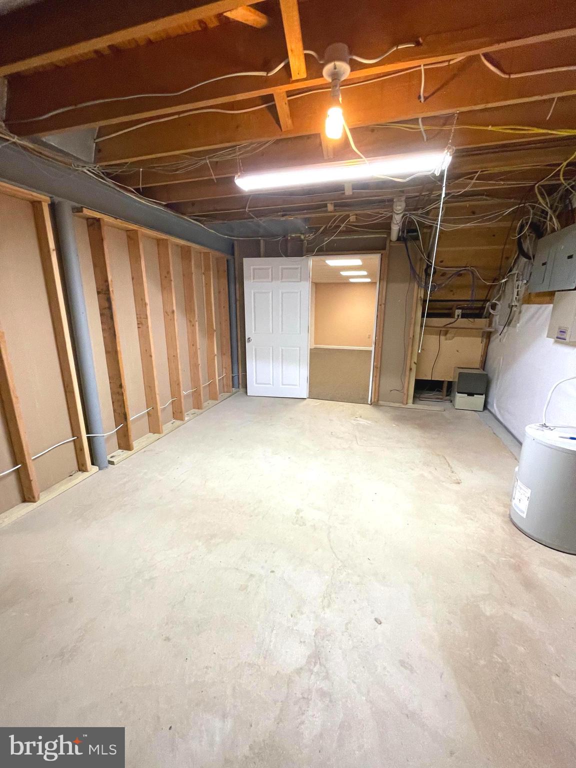 WESTTOWN BUS. CNTR - Commercial Lease