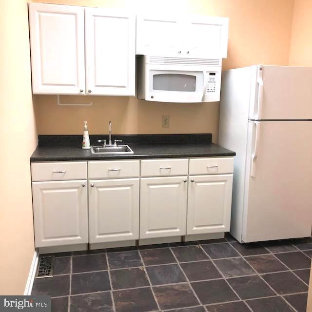 WESTTOWN BUS. CNTR - Commercial Lease