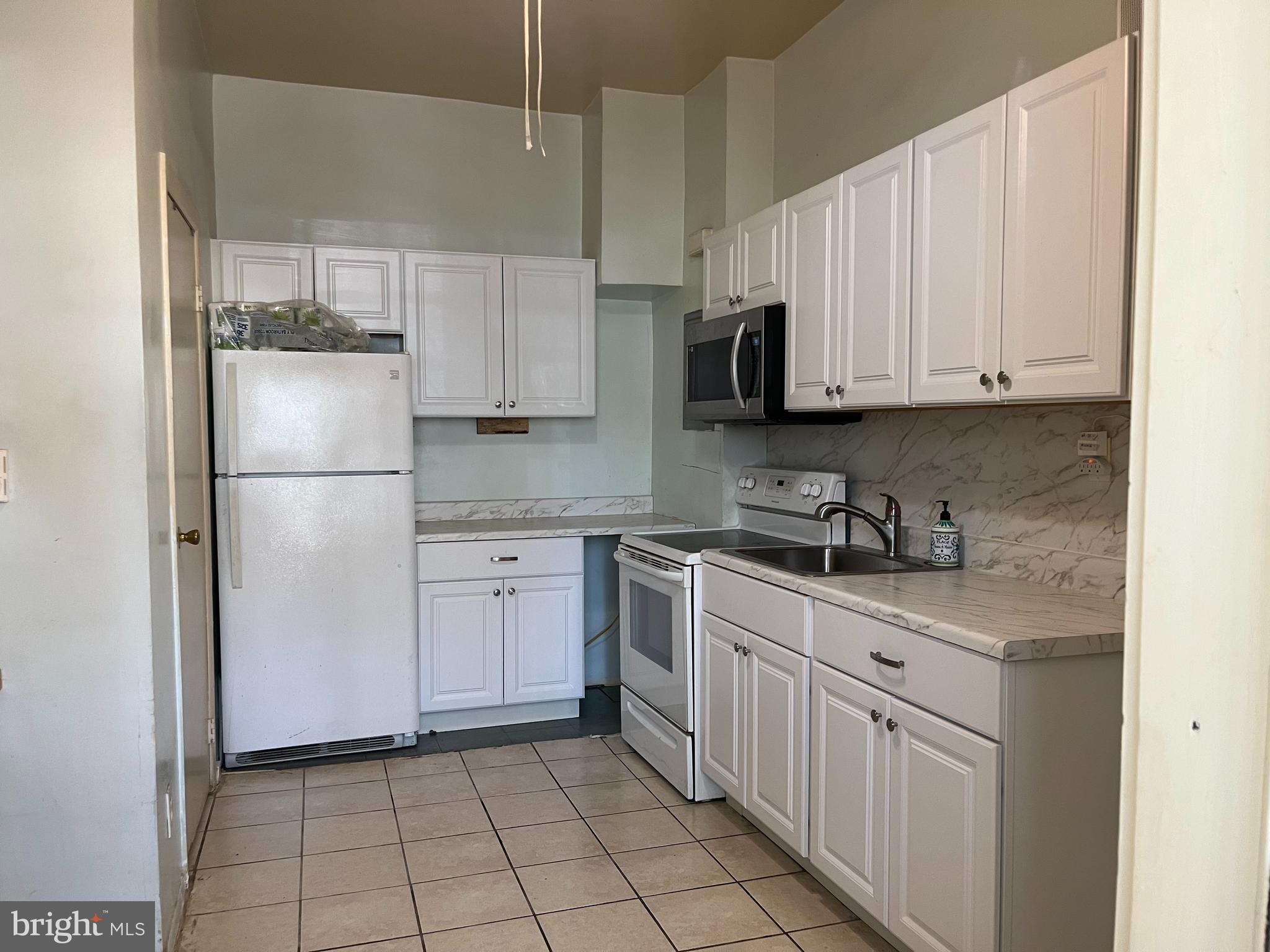 TEMPLE UNIVERSITY - Residential Lease