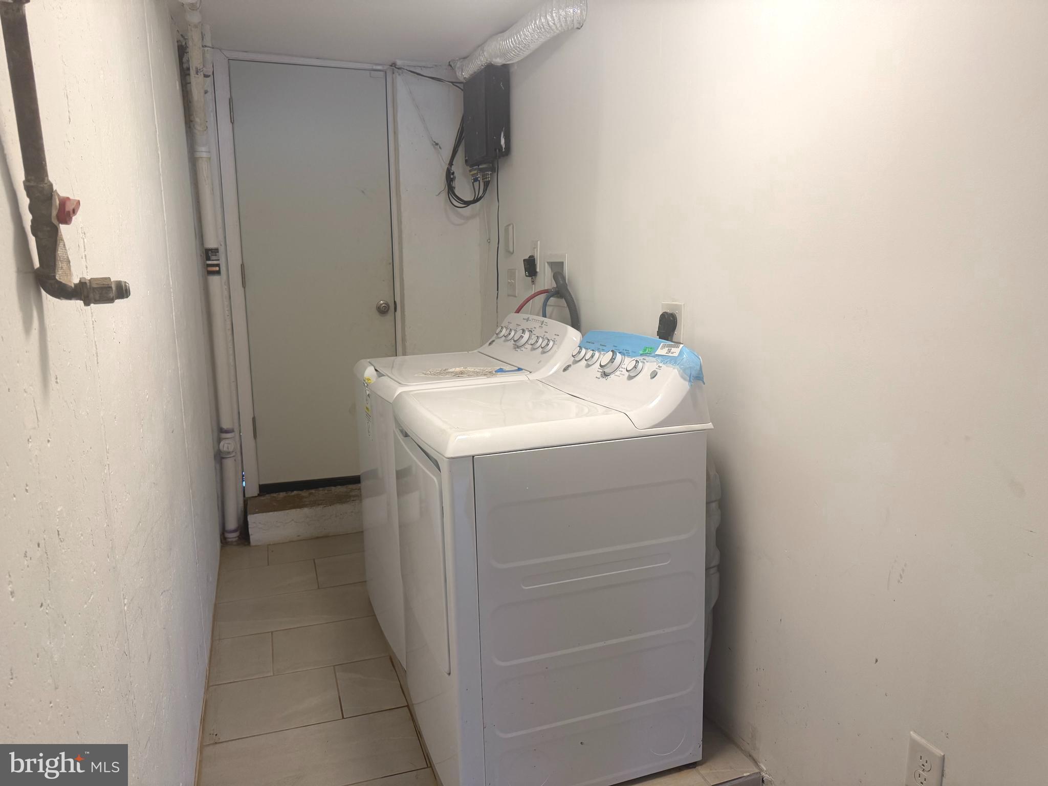 WEST OAK LANE - Residential