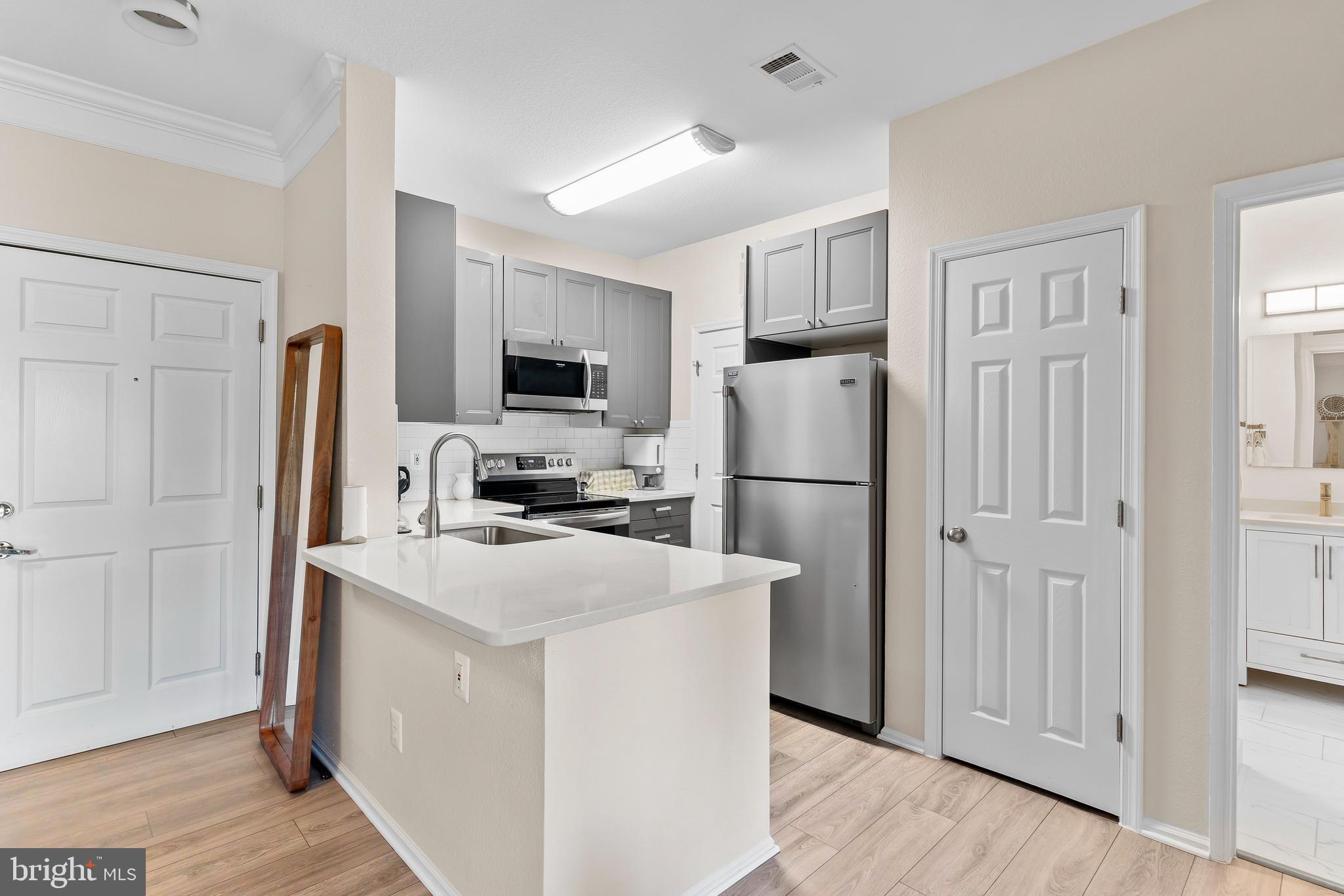 GATES OF MCLEAN - Residential