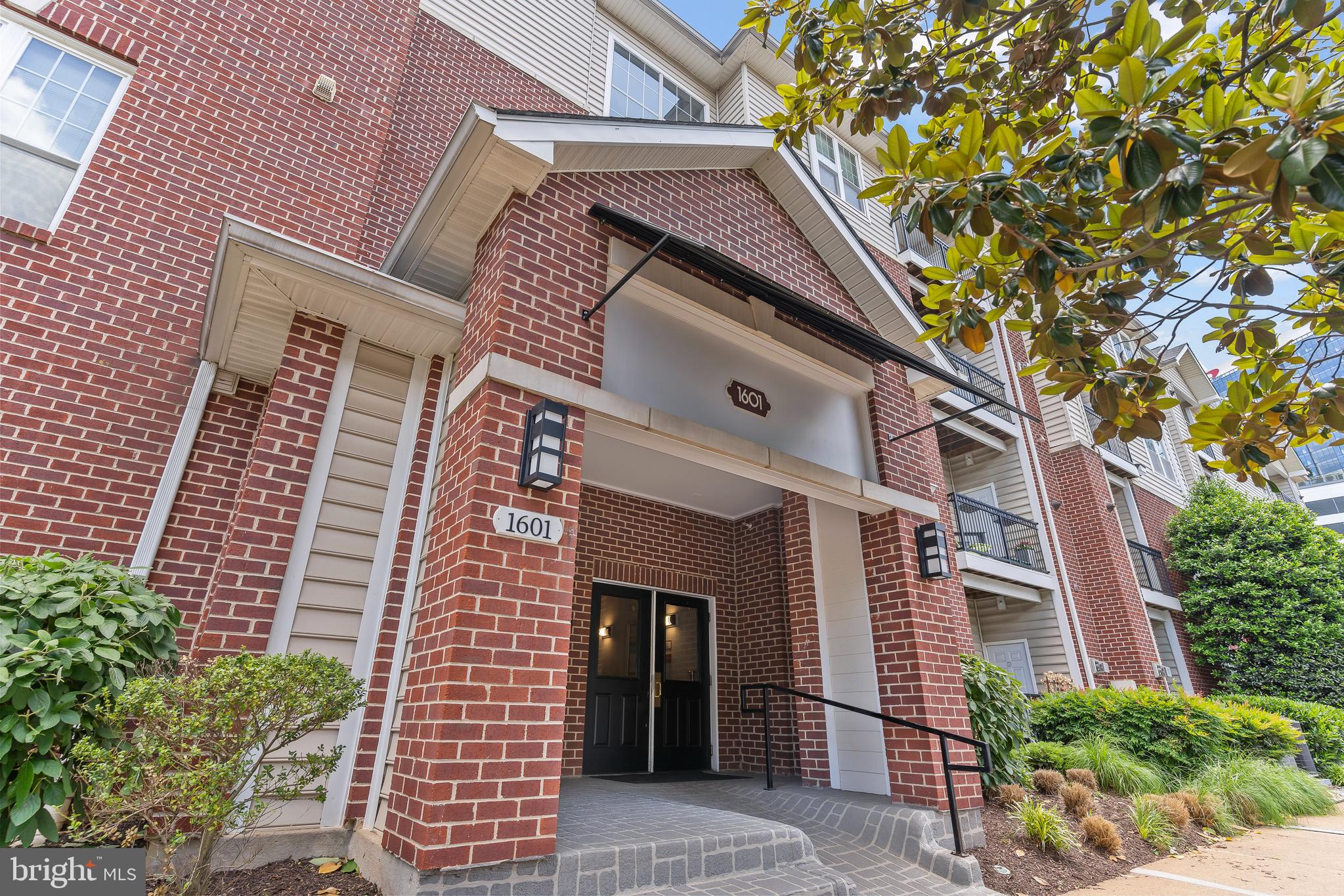 GATES OF MCLEAN - Residential