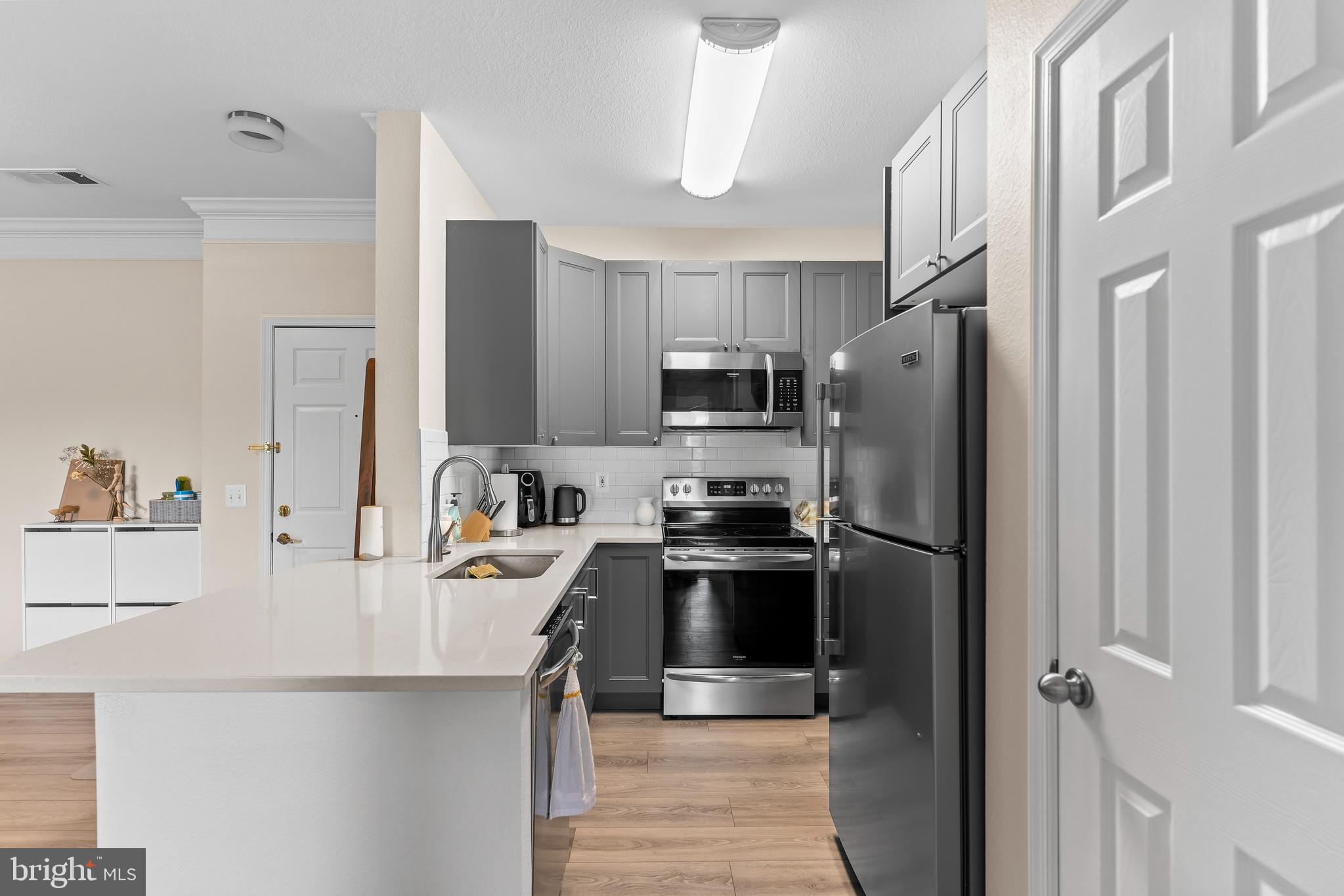 GATES OF MCLEAN - Residential