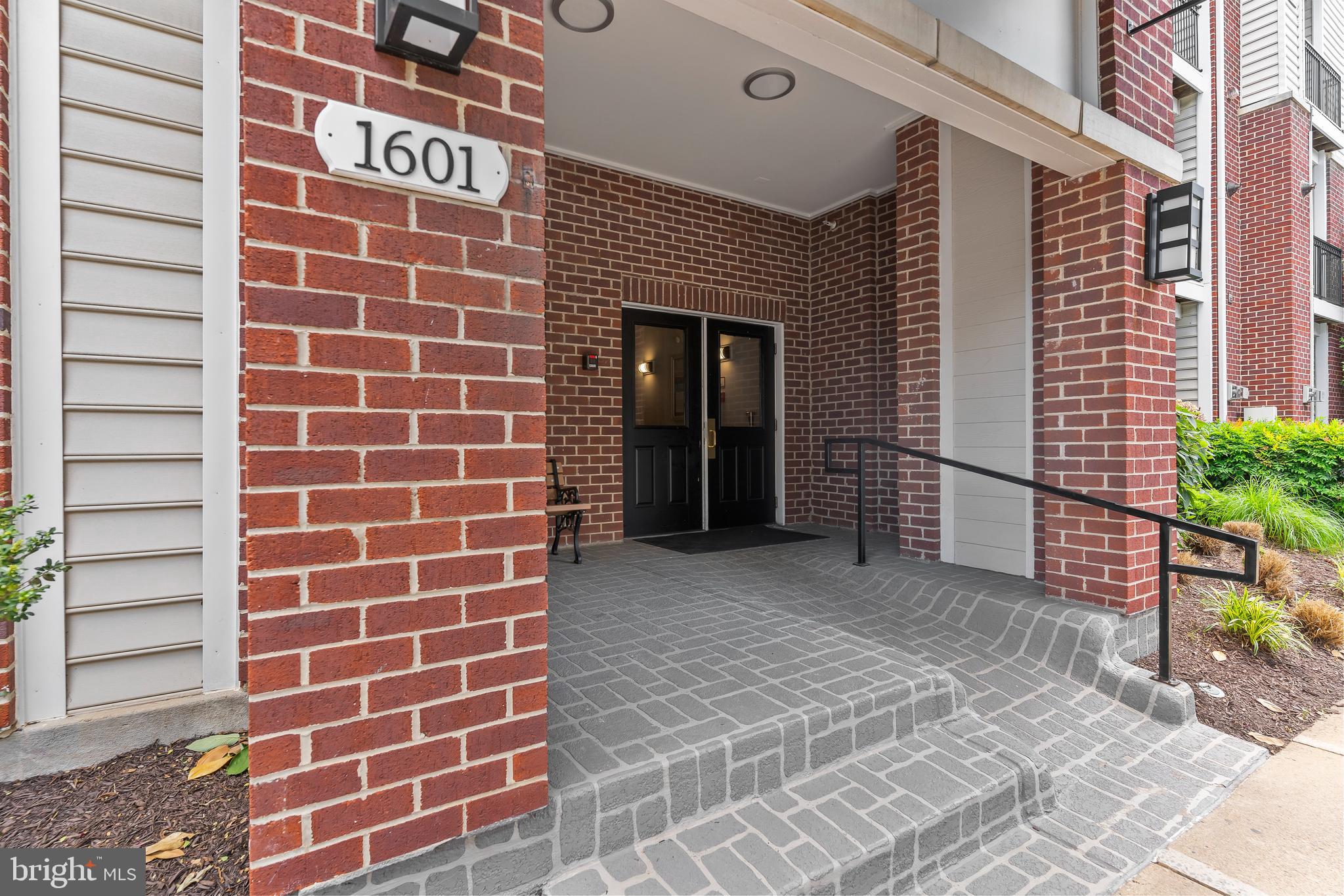 GATES OF MCLEAN - Residential