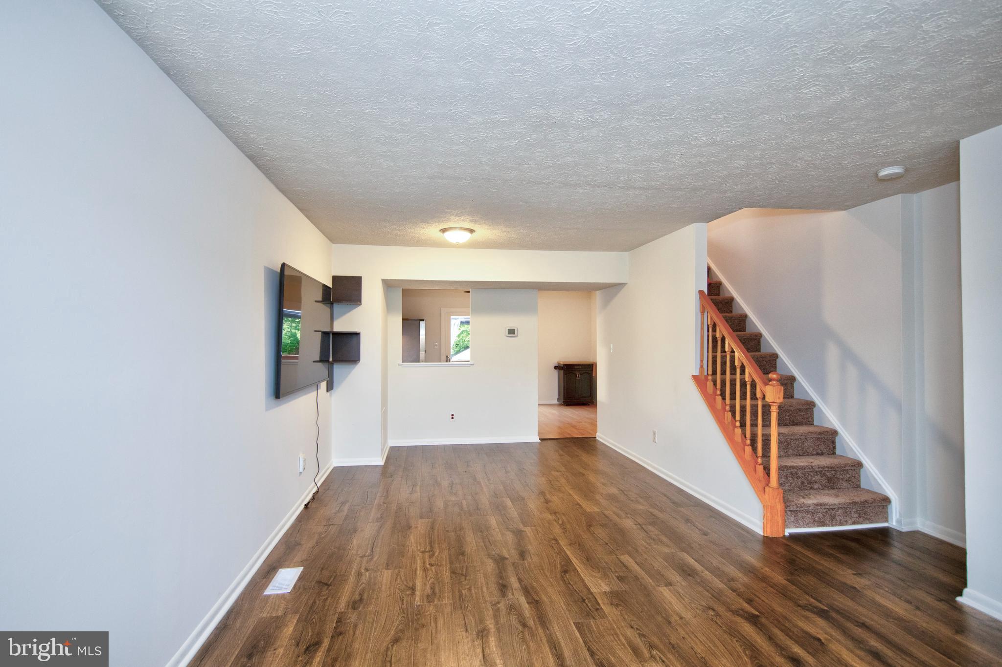 826 CLOVER LEAF COURT