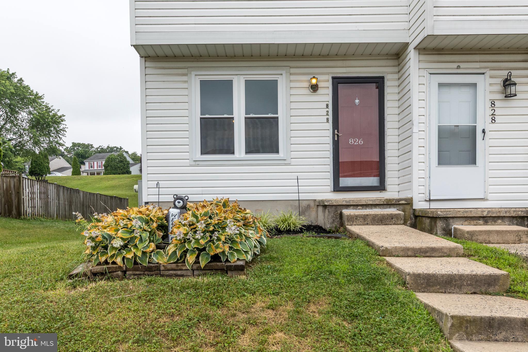 826 CLOVER LEAF COURT