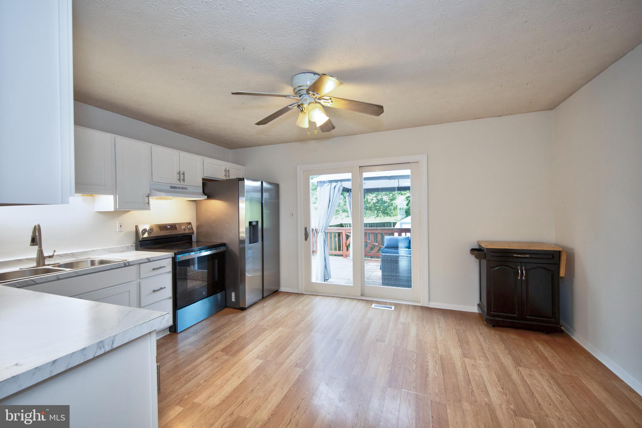 826 CLOVER LEAF COURT