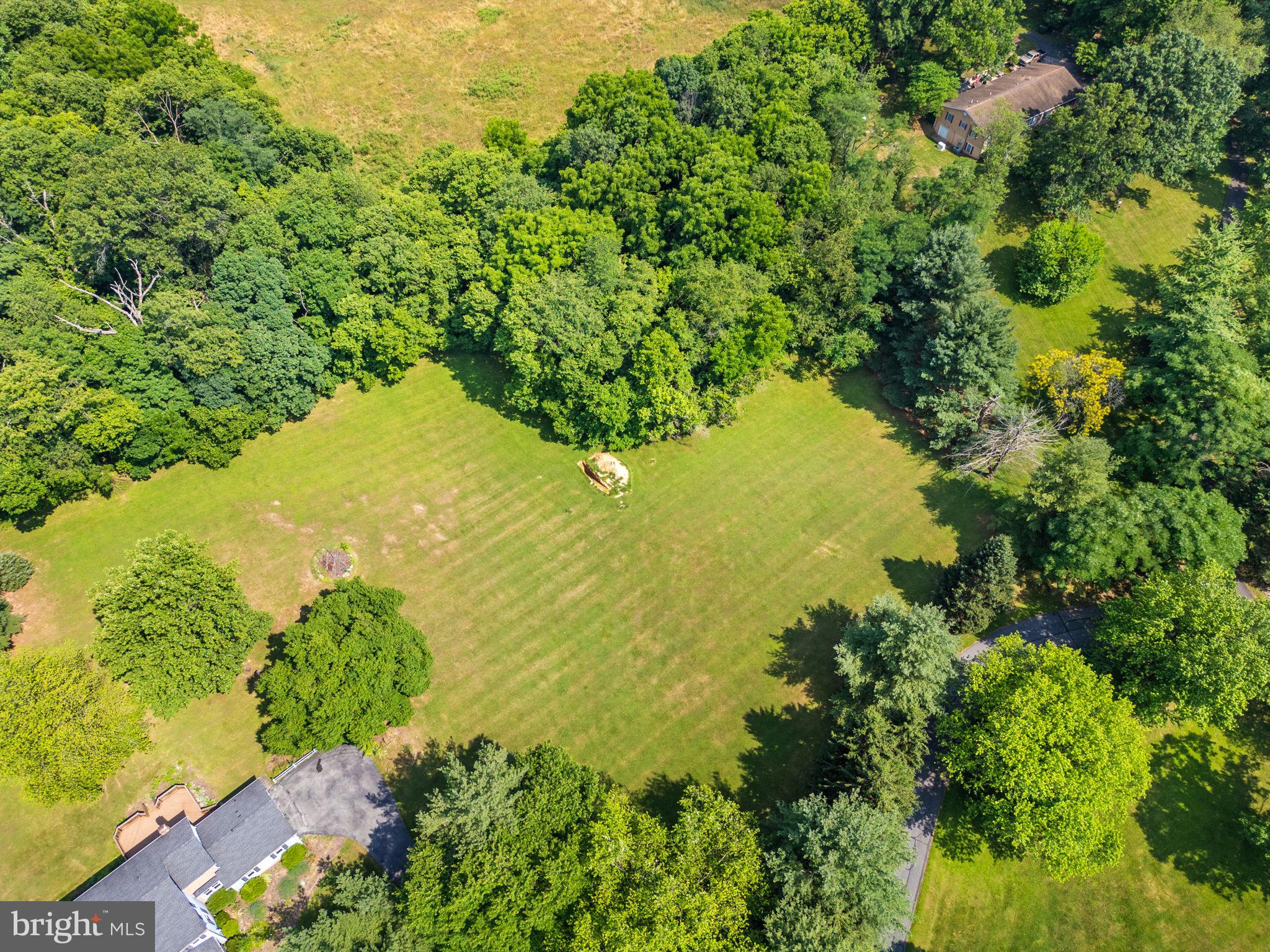 OAK TREE EAST - Land