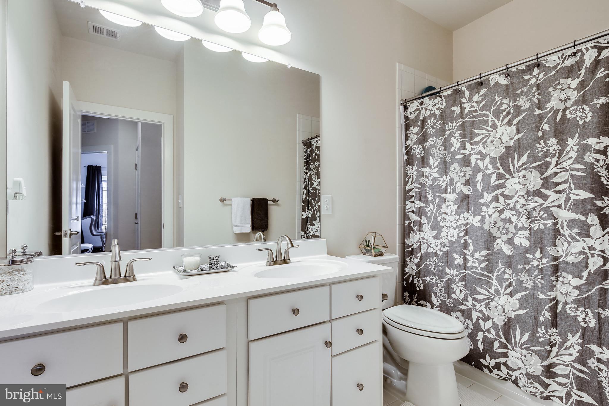 HAWTHORNES GRANT AT BRO - Residential