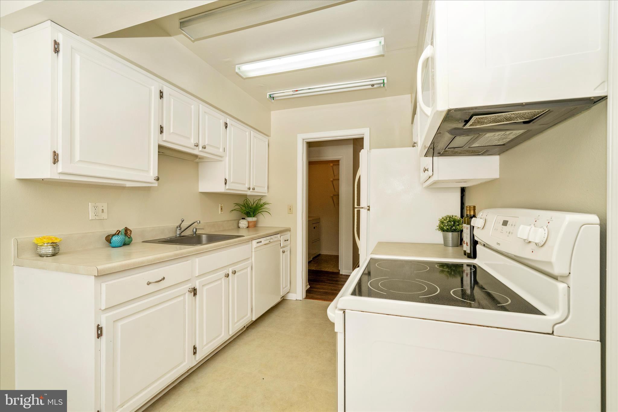 ROSSMOOR MUTUAL #19 - Residential