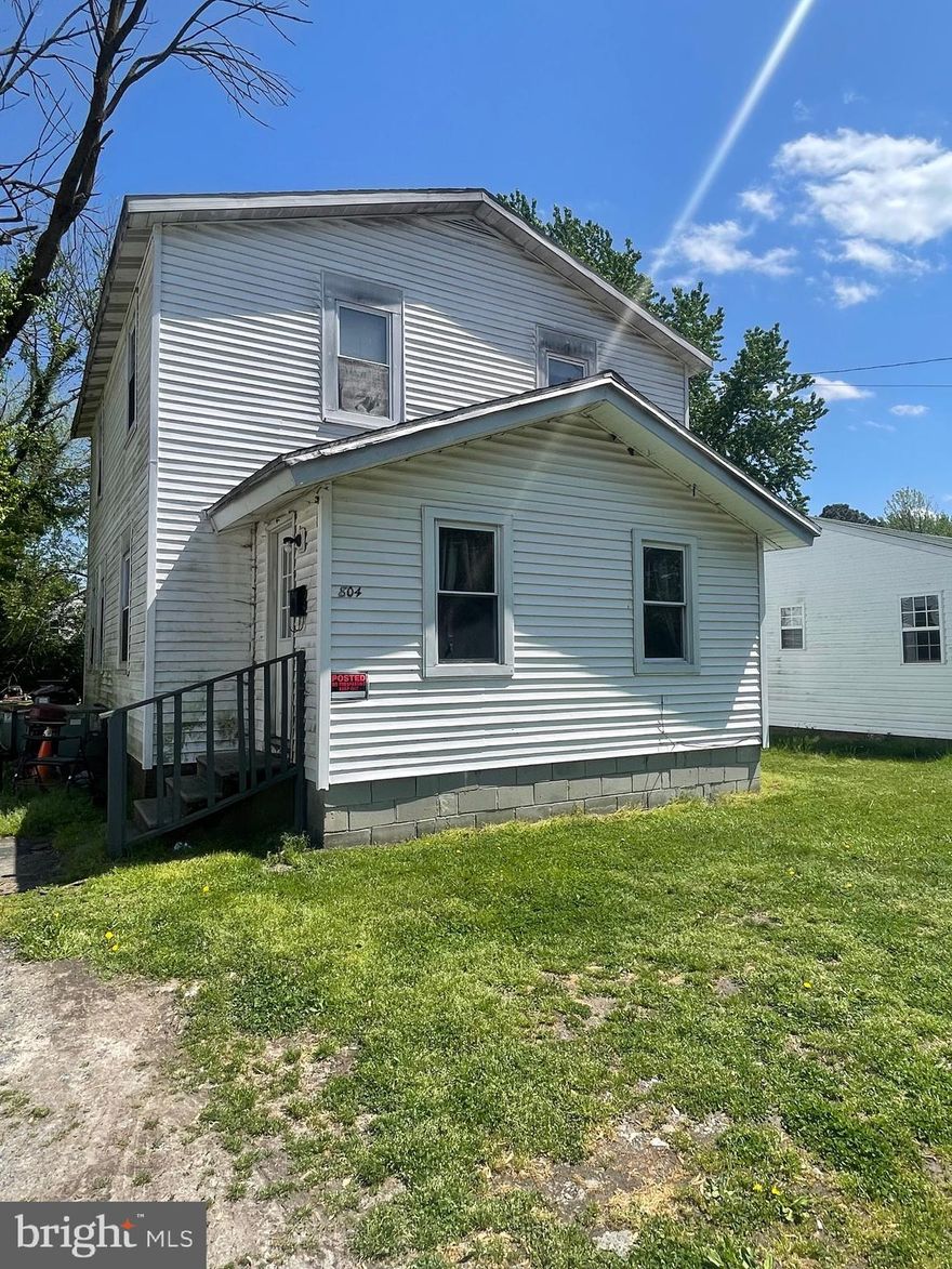 Looking for an investment property? Look no further. Long term tenant in place on month to month lease, $950/mo. Central AC/Heat pump. Can be bought in conjunction with 802 Allen St. for package price of $150,000.00. Certified Lead Free.
