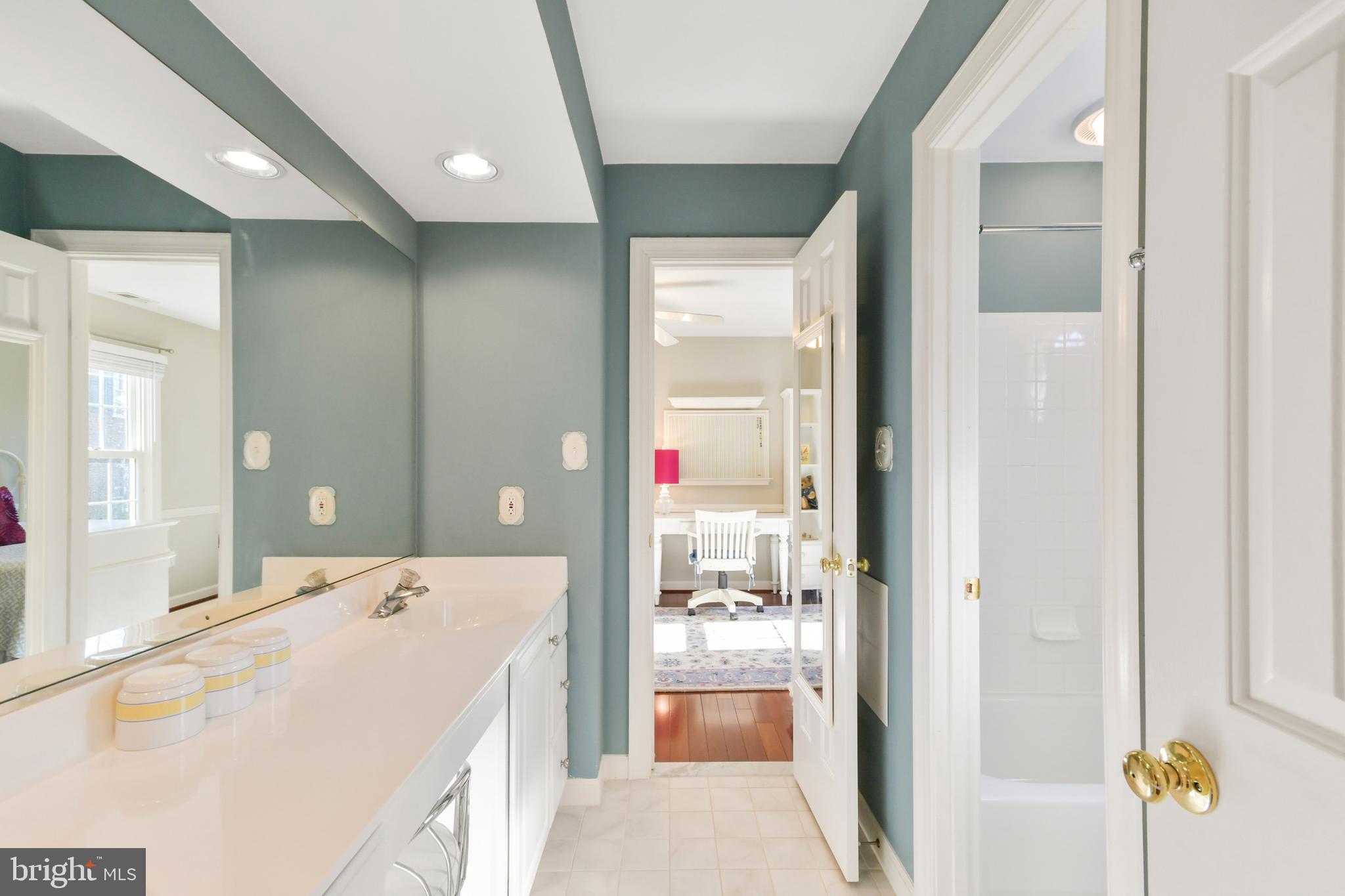 HOLLY HILLS - Residential