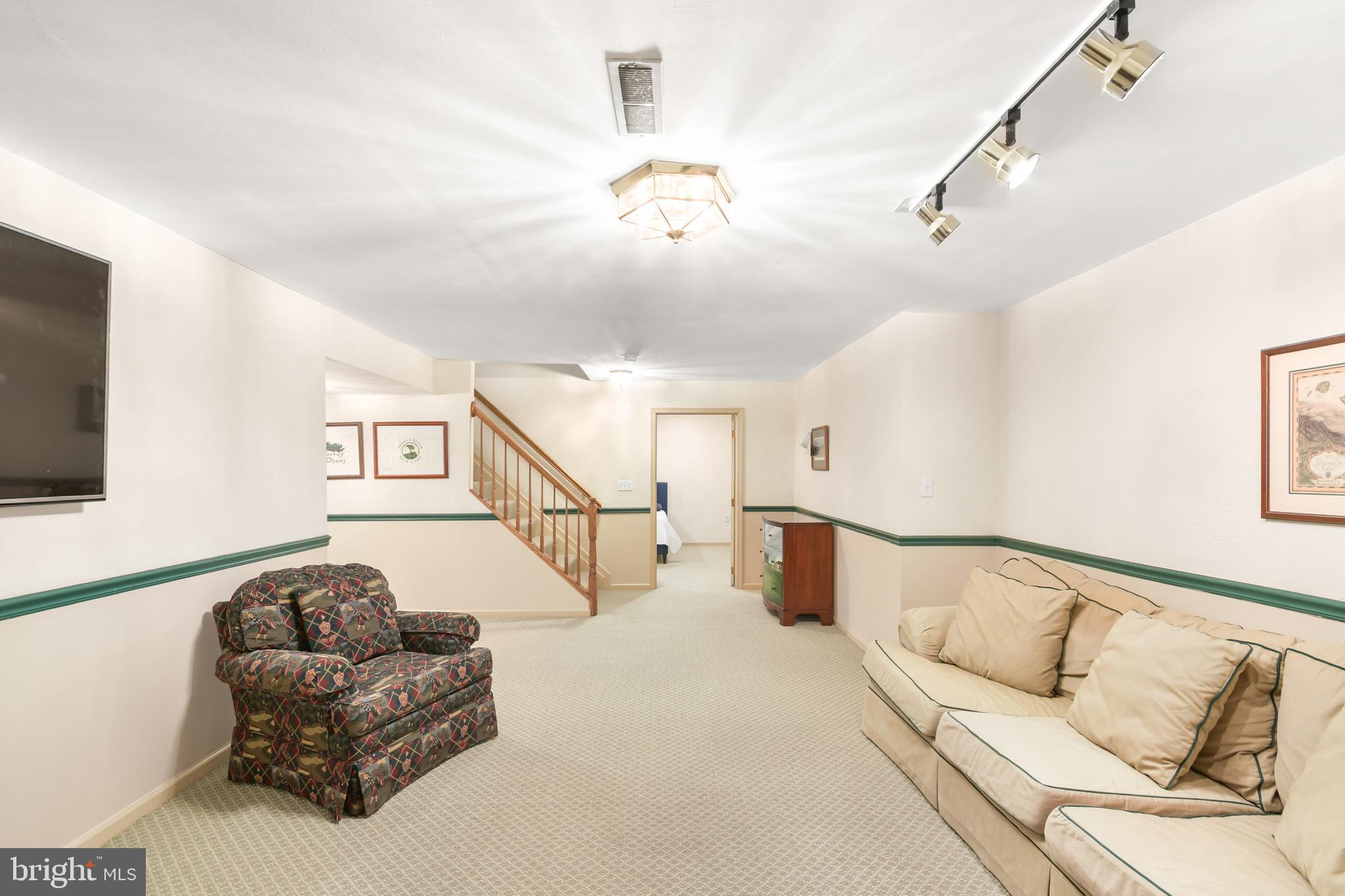 HOLLY HILLS - Residential