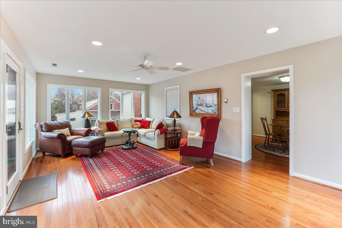 NEWTOWN SQ - Residential