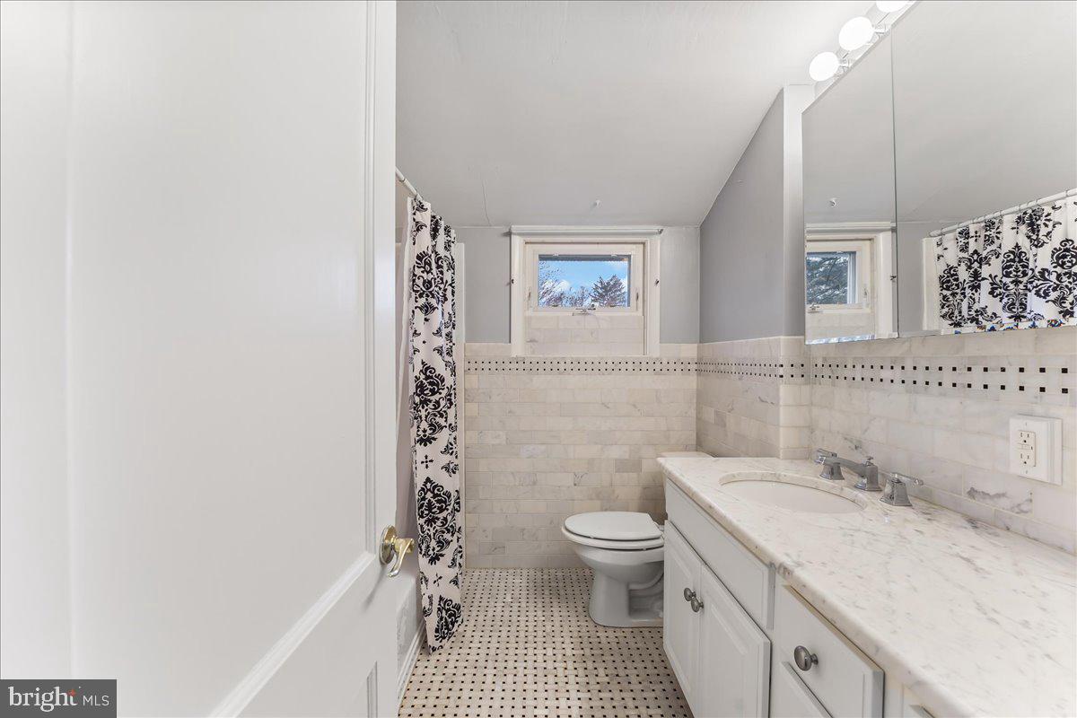 NEWTOWN SQ - Residential