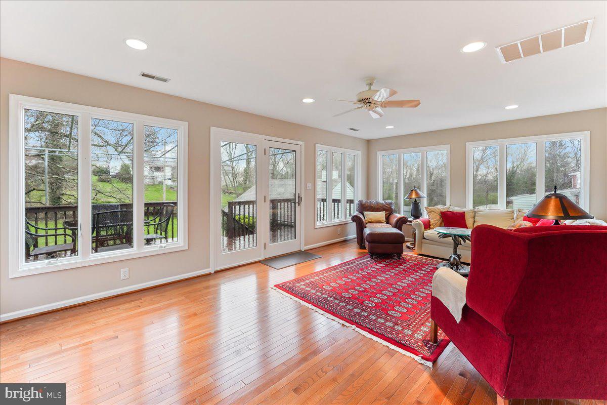 NEWTOWN SQ - Residential