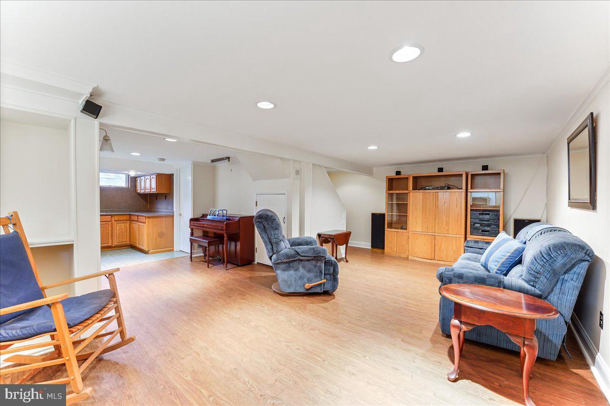 NEWTOWN SQ - Residential