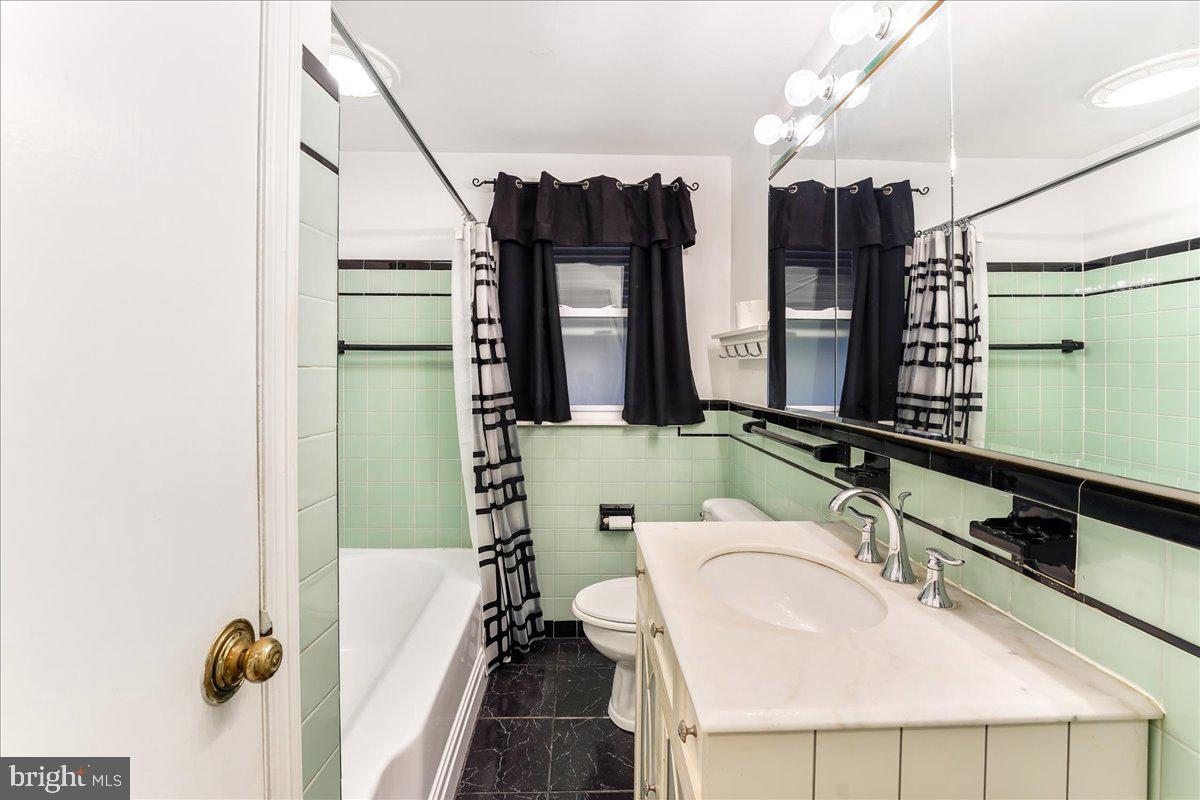 NEWTOWN SQ - Residential