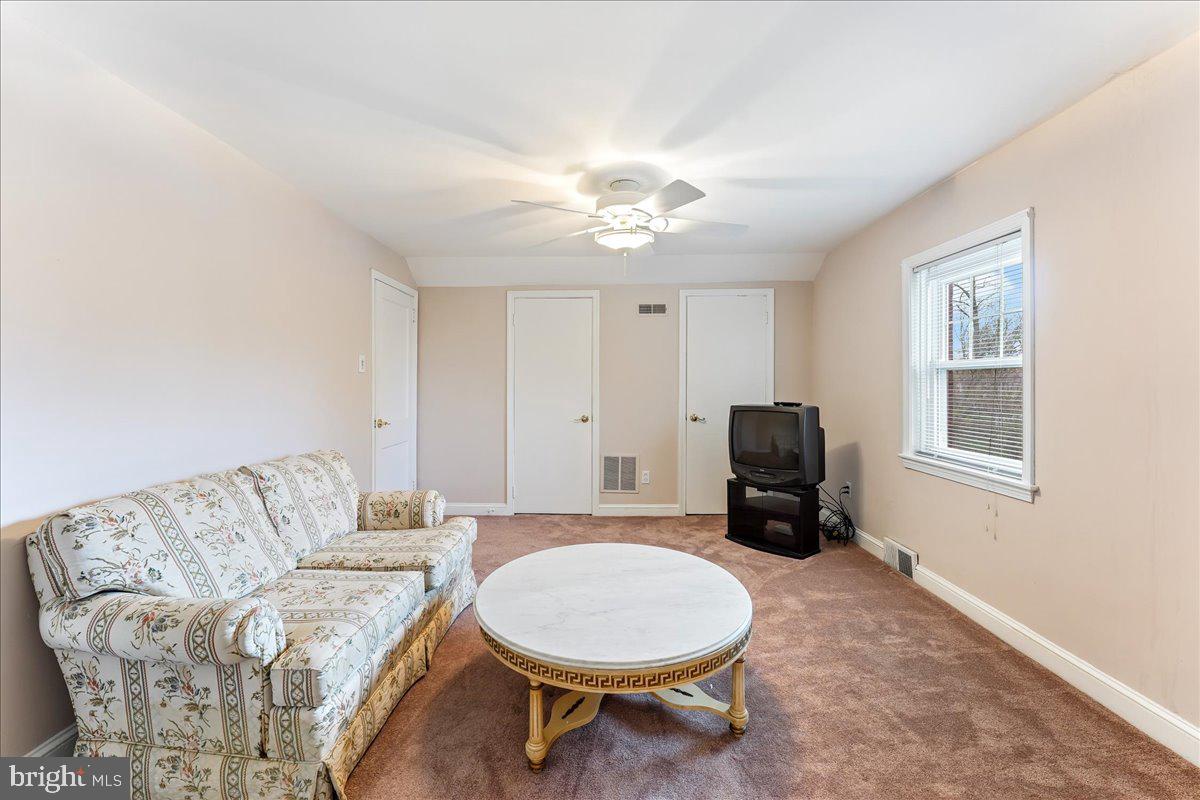 NEWTOWN SQ - Residential