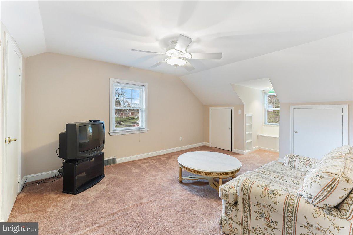 NEWTOWN SQ - Residential