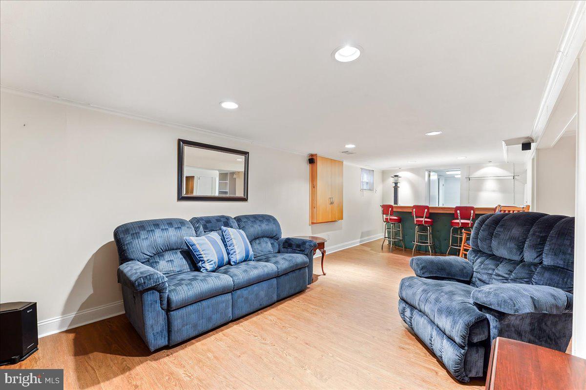 NEWTOWN SQ - Residential