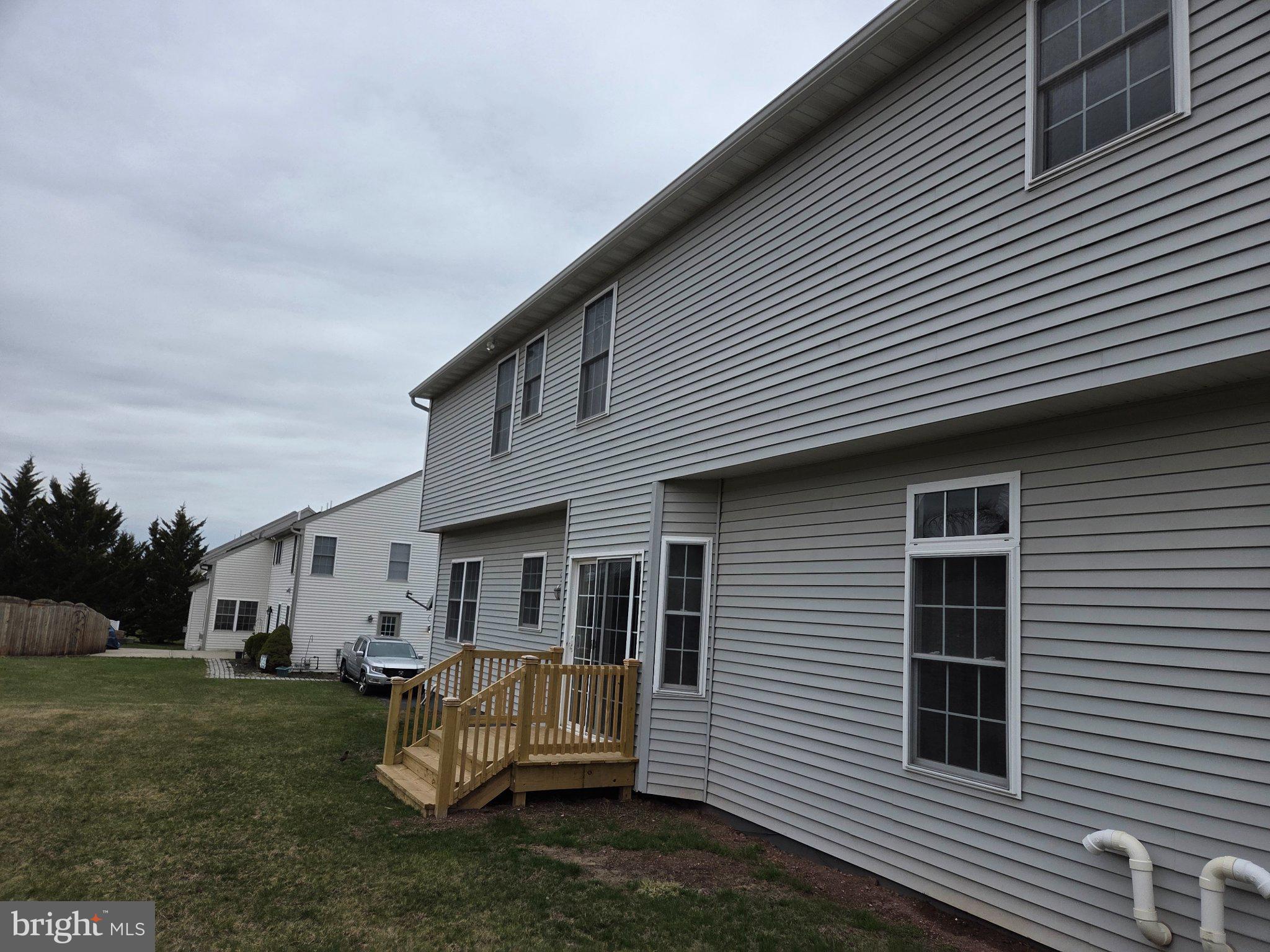 WOODS EDGE - Residential