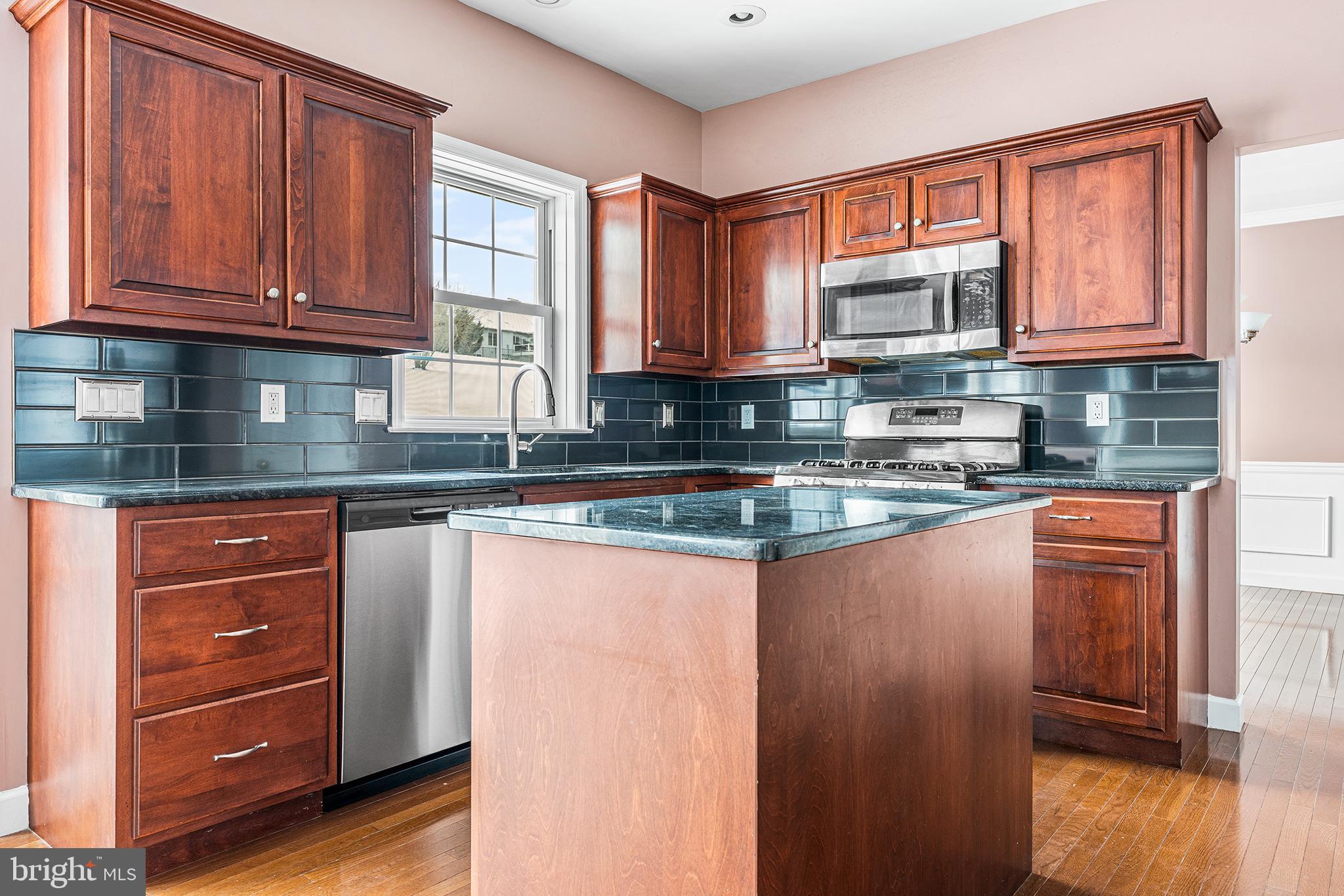 WOODS EDGE - Residential