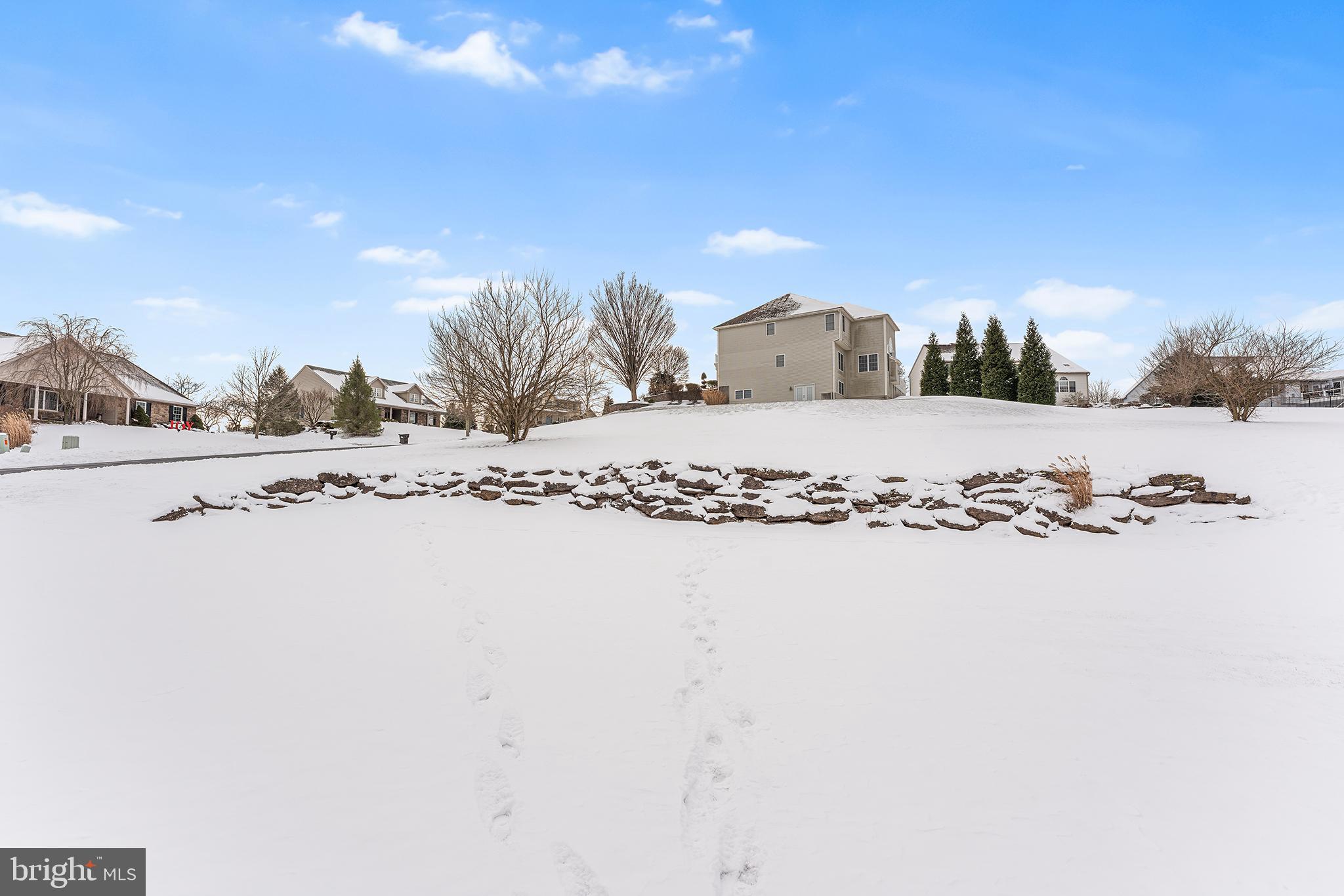 WOODS EDGE - Residential