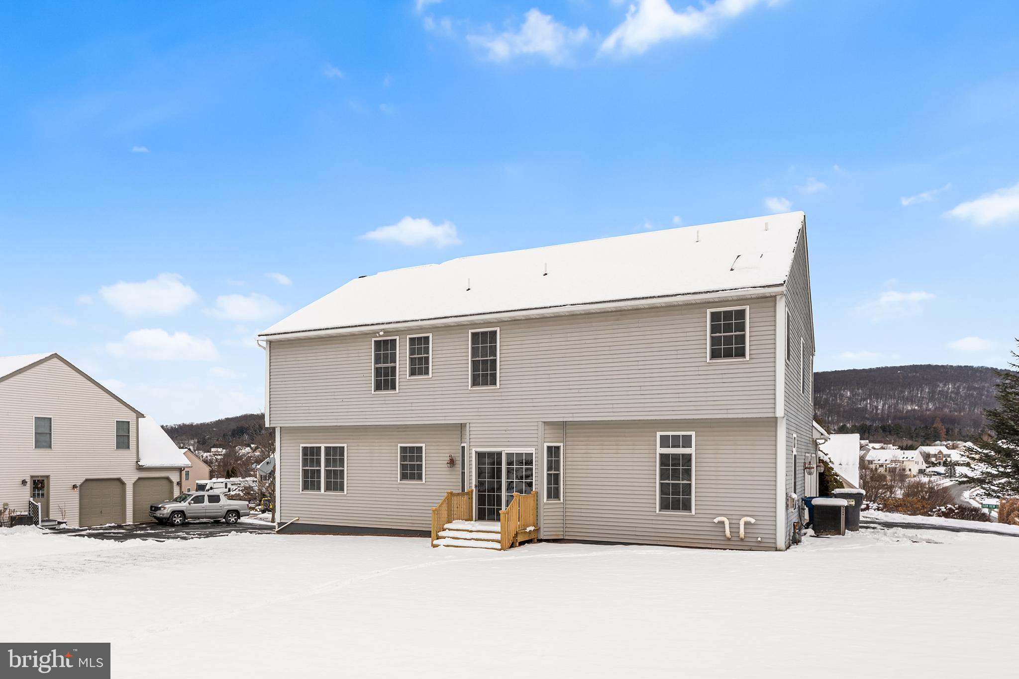 WOODS EDGE - Residential