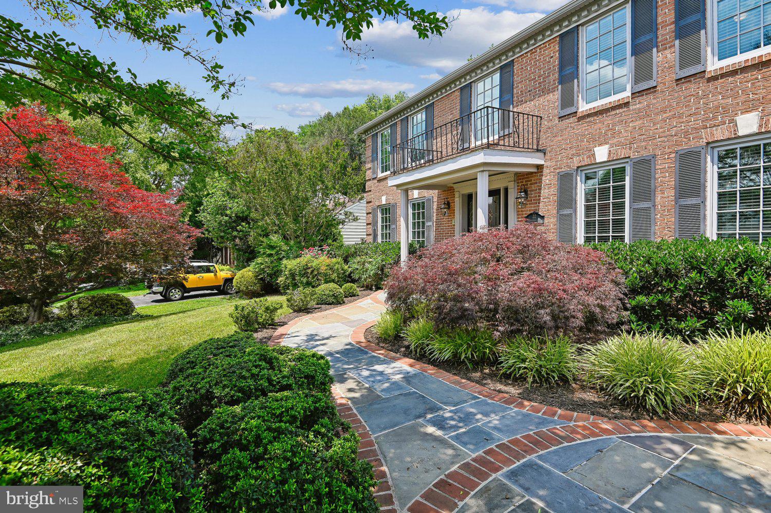22 LOCUSTWOOD COURT