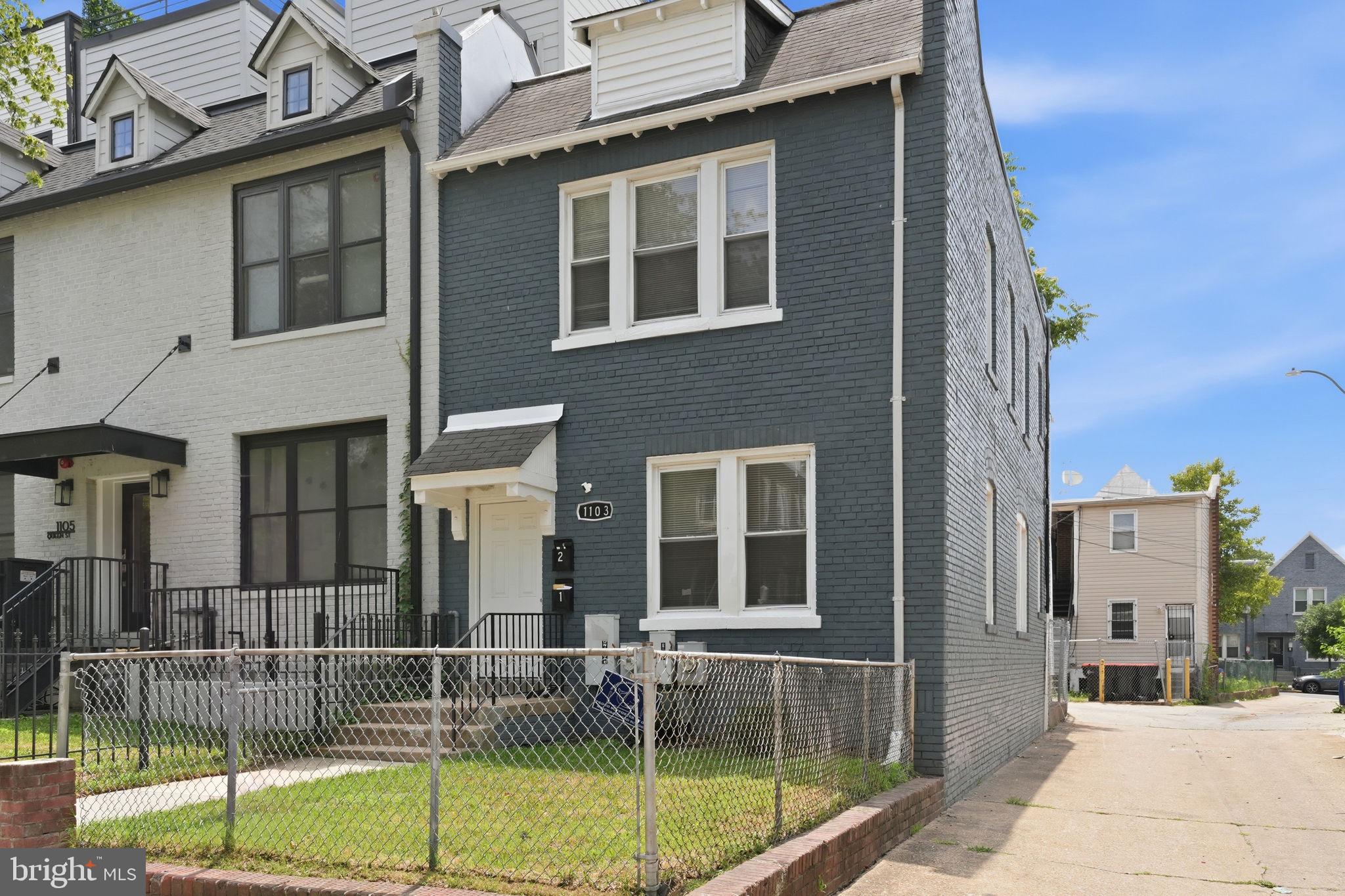 1103 QUEEN STREET NE