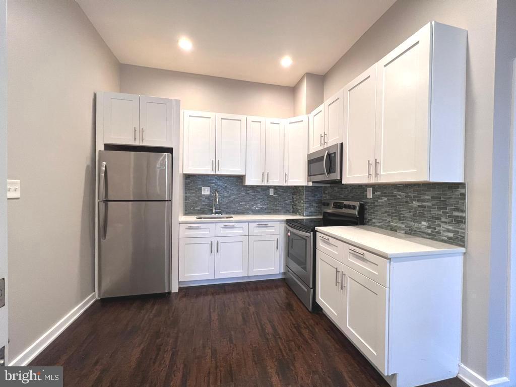 4518 LANCASTER AVENUE