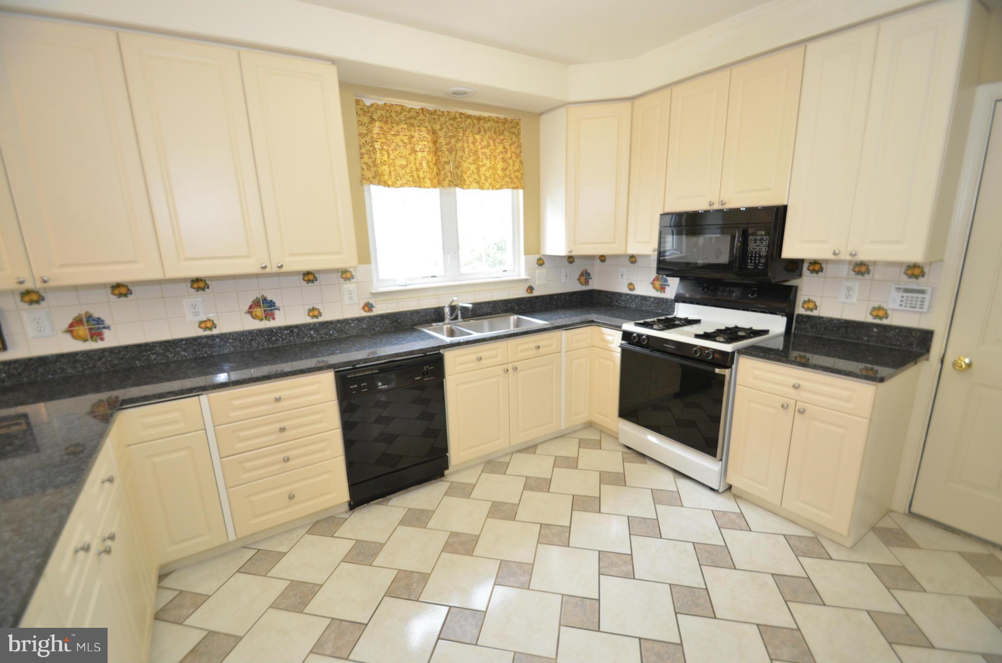 KINGSTOWNE - Residential Lease