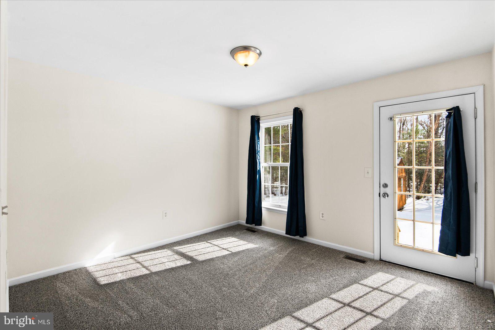 LAKE CAROLINE - Residential