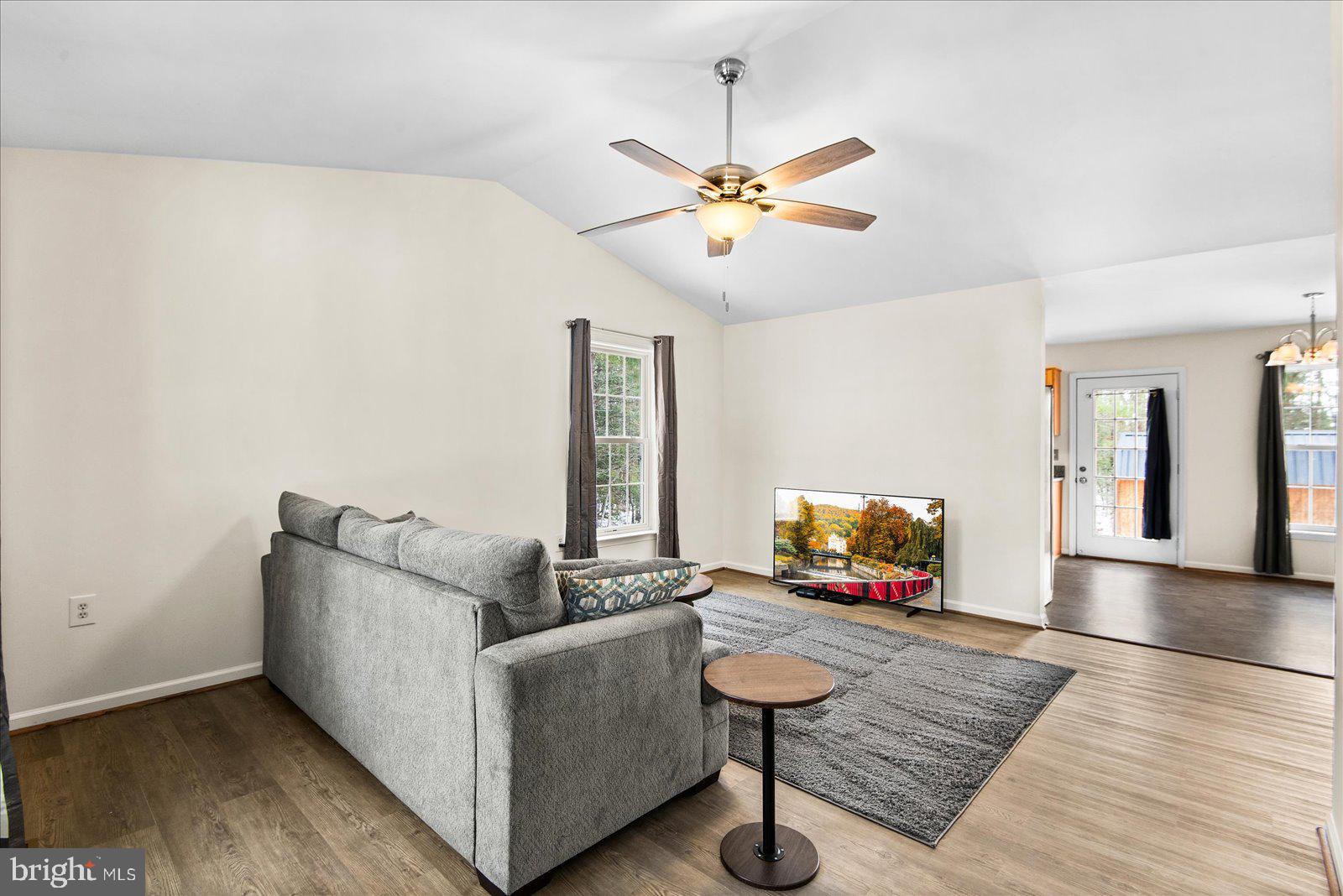 LAKE CAROLINE - Residential